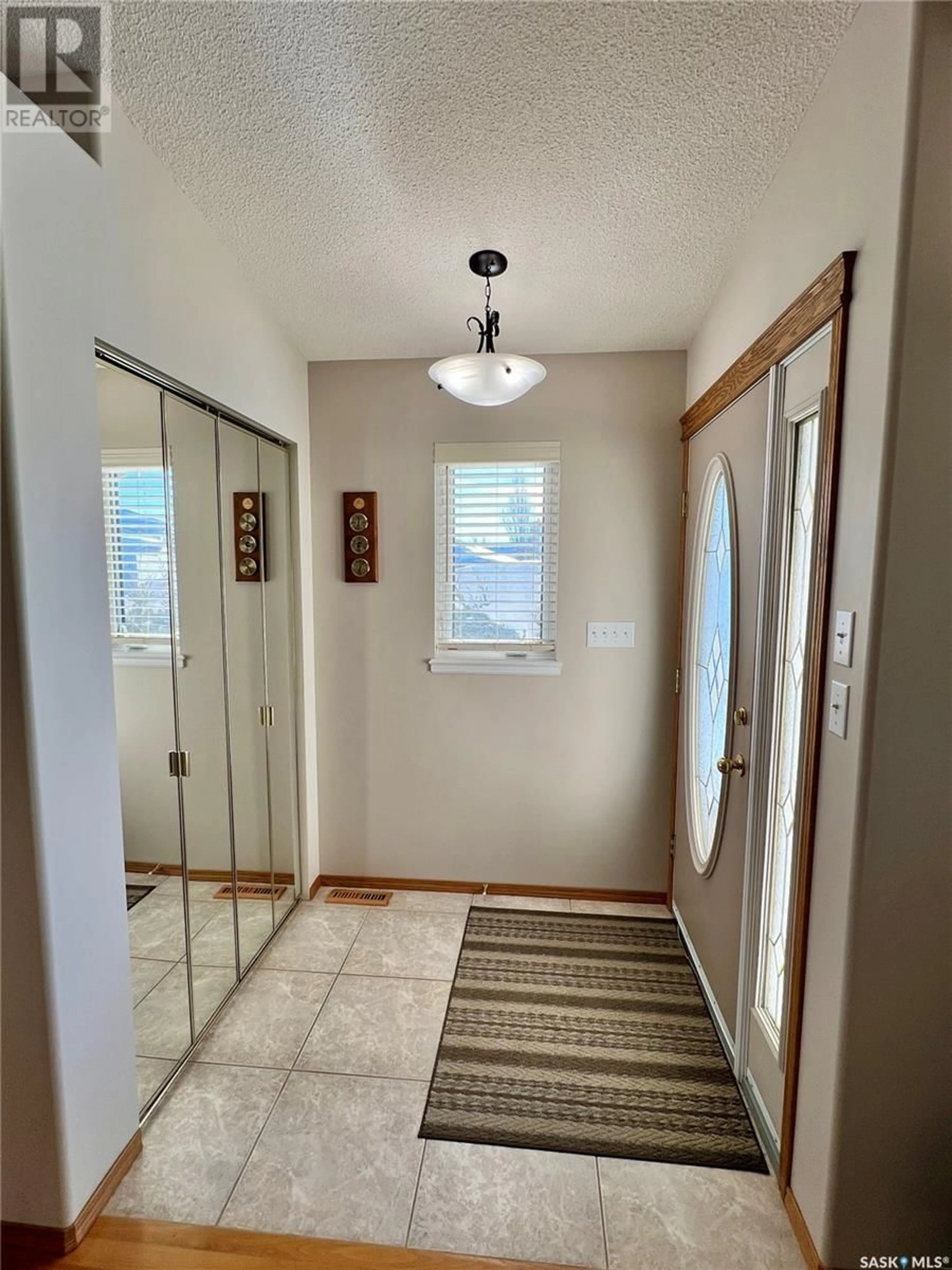 Indoor entryway, not visible floor for 511 Stillwell CRESCENT, Swift Current Saskatchewan S9H5A5