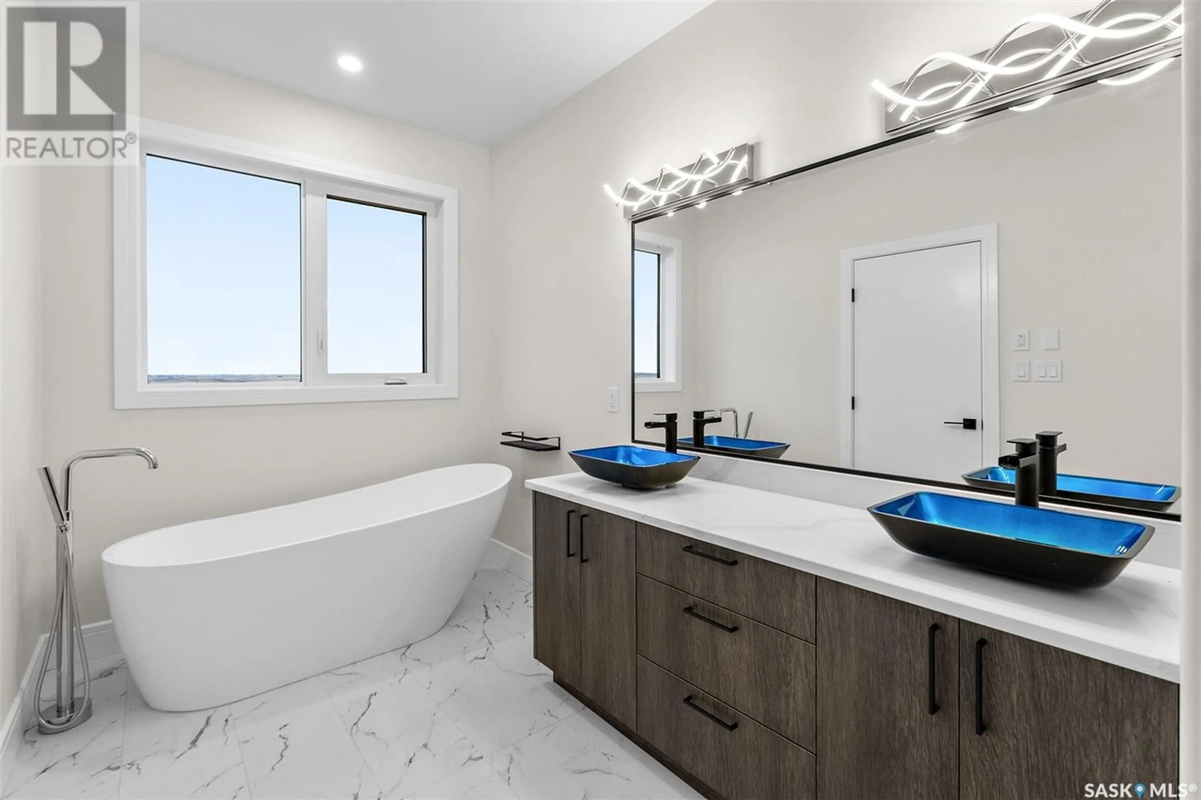 Contemporary bathroom, ceramic/tile floor for 407 Kenaschuk CRESCENT, Saskatoon Saskatchewan S7W0Y3