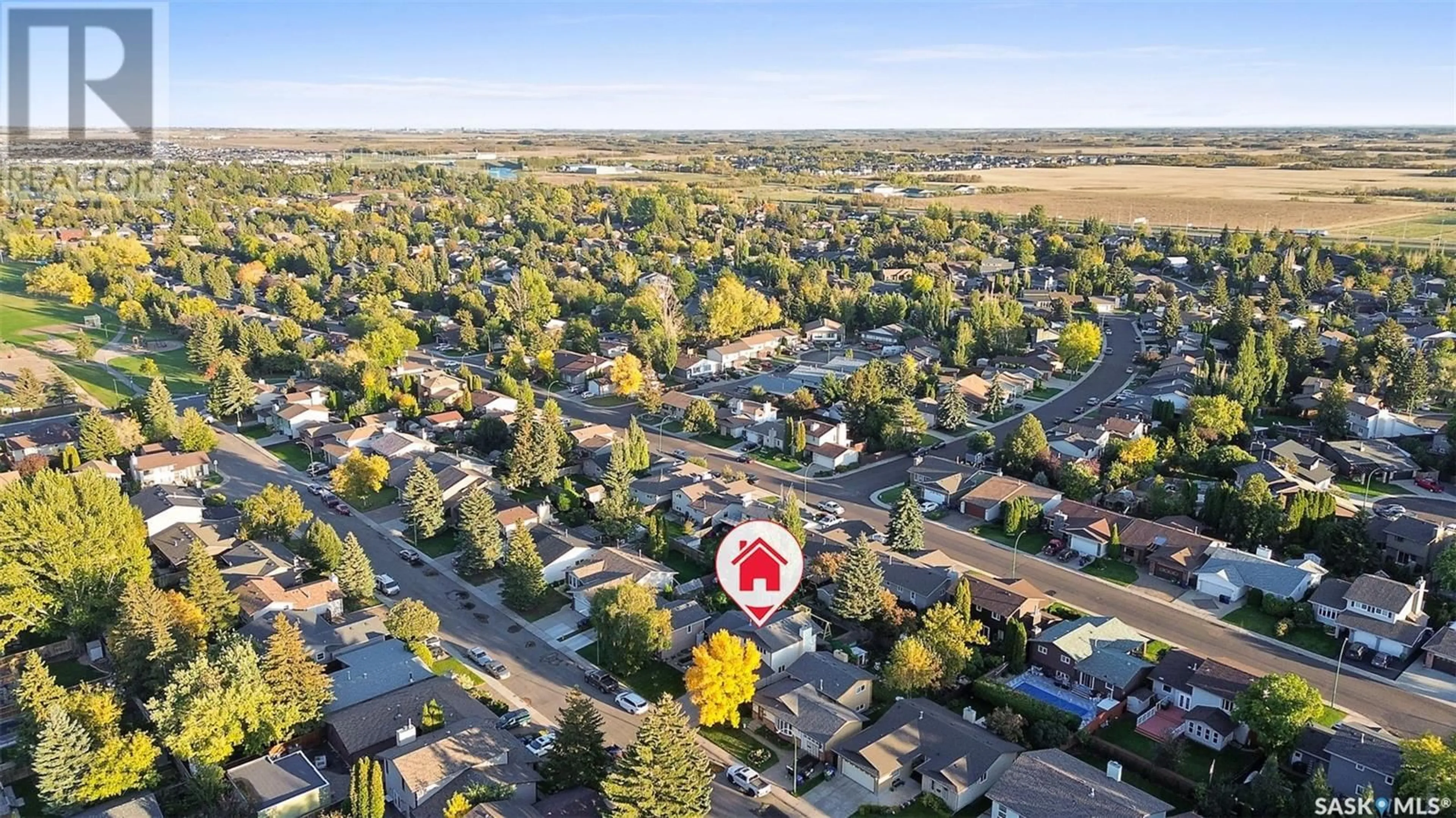 A pic from outside/outdoor area/front of a property/back of a property/a pic from drone, street for 323 Crean CRESCENT, Saskatoon Saskatchewan S7J3X1