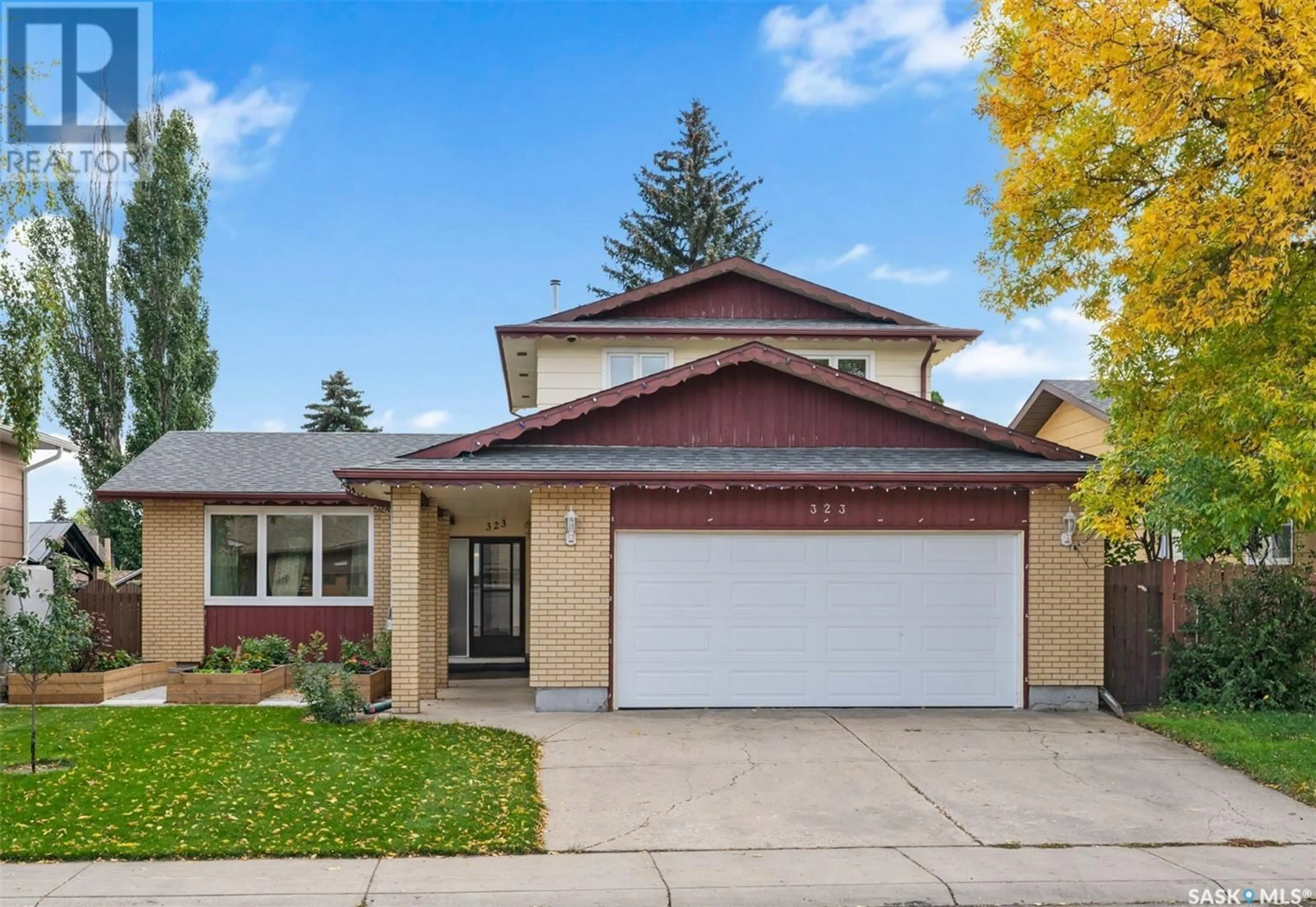 Home with vinyl exterior material, street for 323 Crean CRESCENT, Saskatoon Saskatchewan S7J3X1