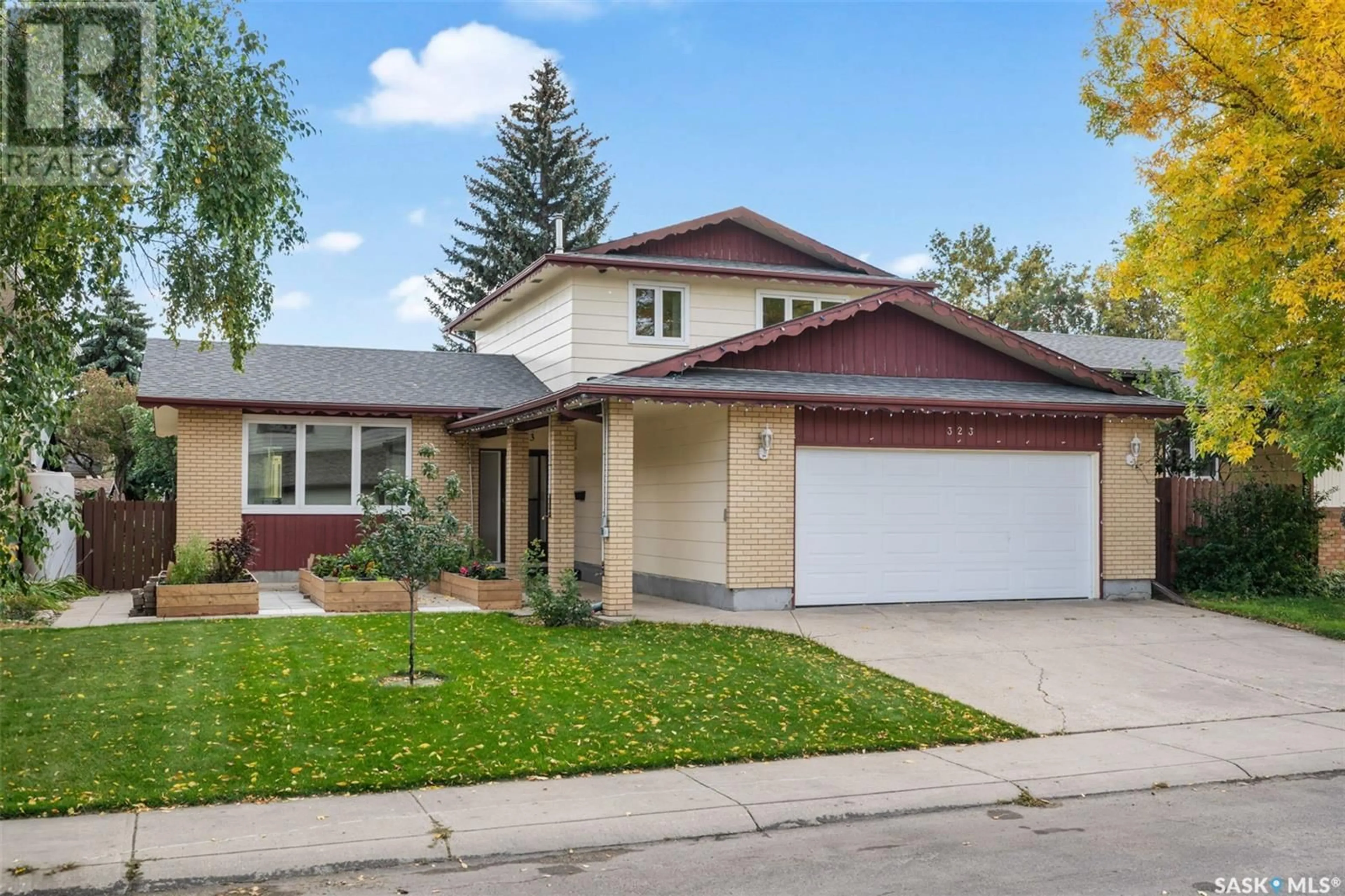 Home with vinyl exterior material, street for 323 Crean CRESCENT, Saskatoon Saskatchewan S7J3X1