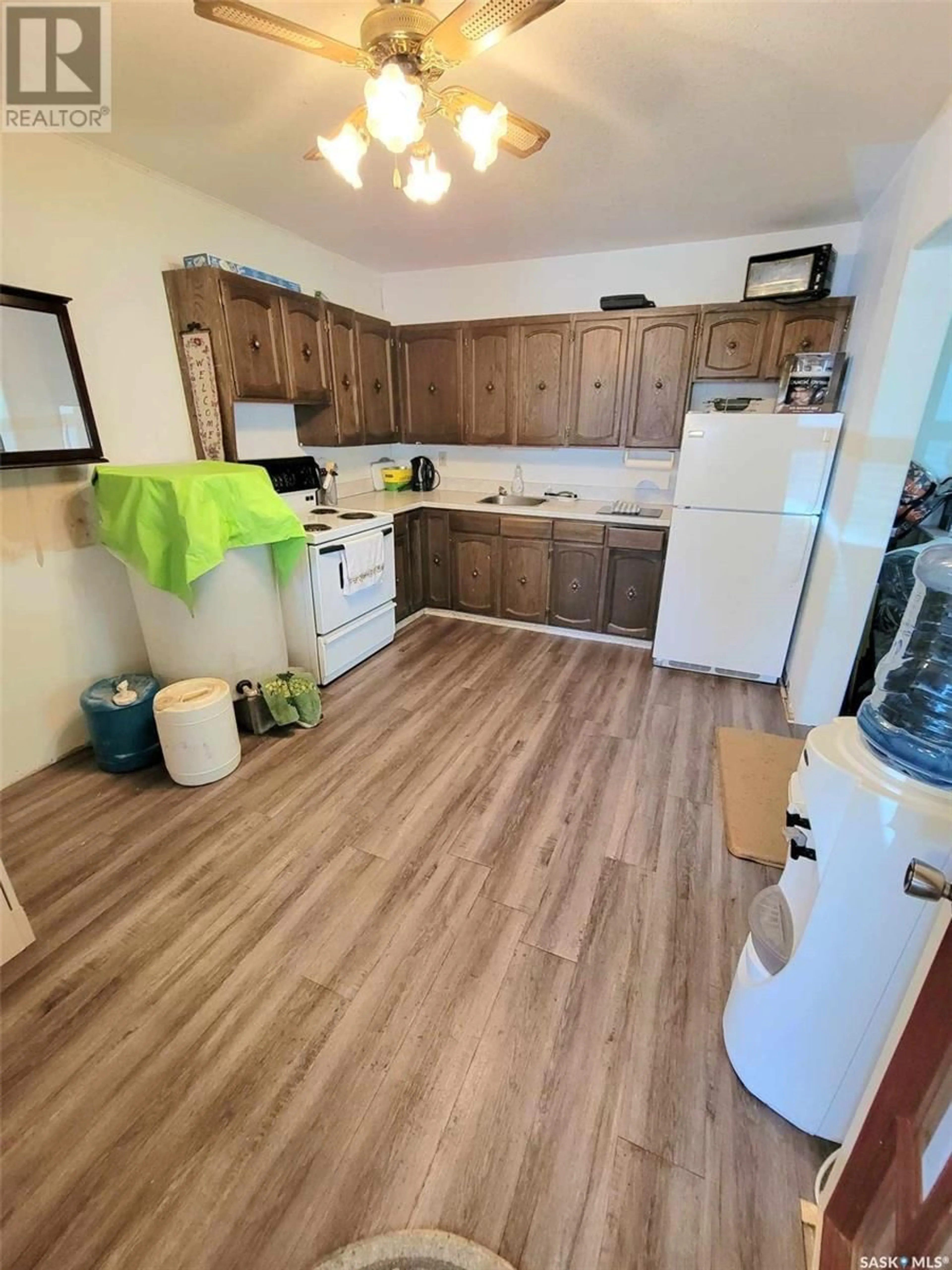 Standard kitchen, unknown floor, cottage for 304 Queen STREET, Burgis Beach Saskatchewan S0A0L0