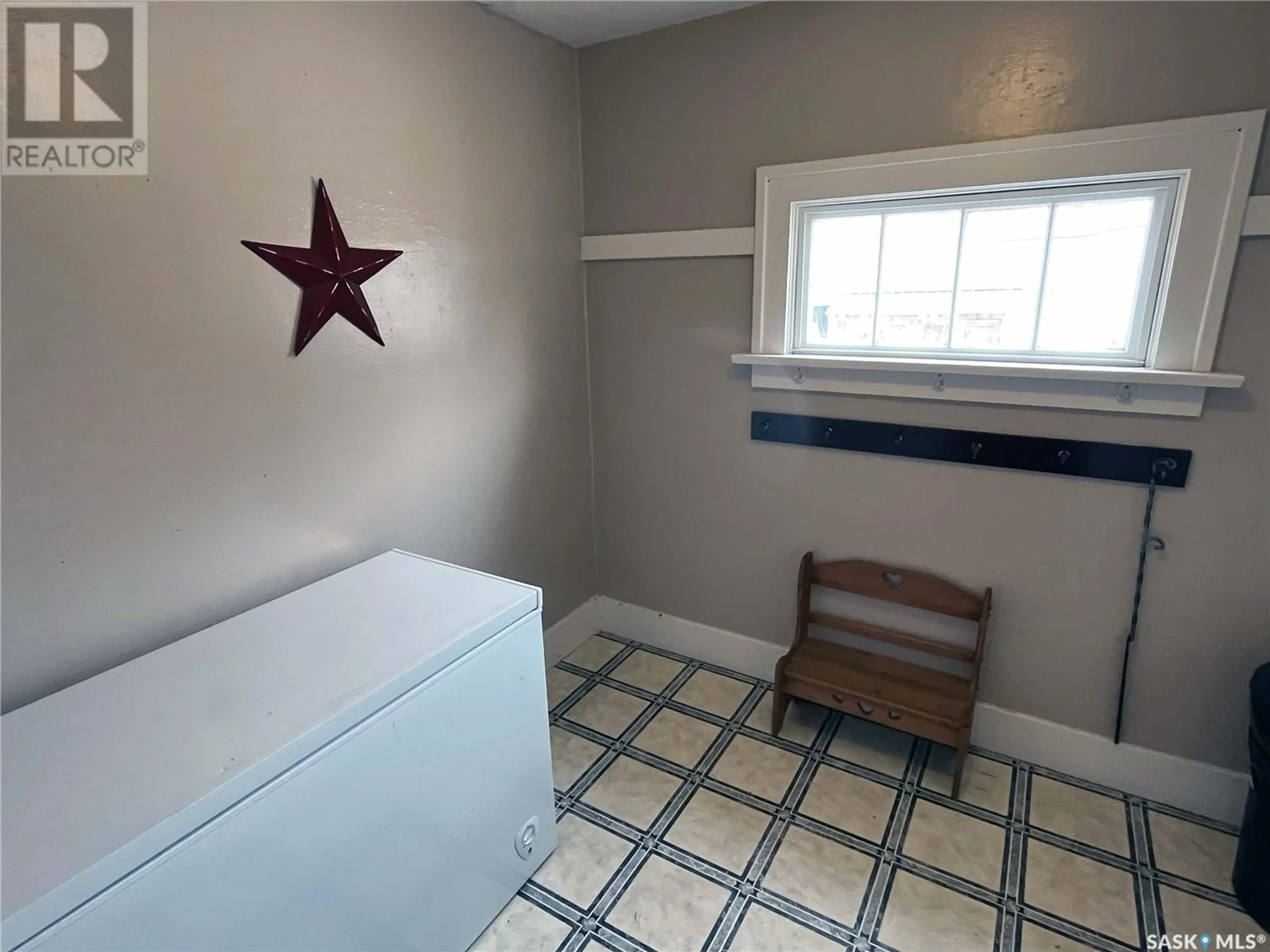 Laundry room for 394 2nd STREET W, Shaunavon Saskatchewan S0N2M0