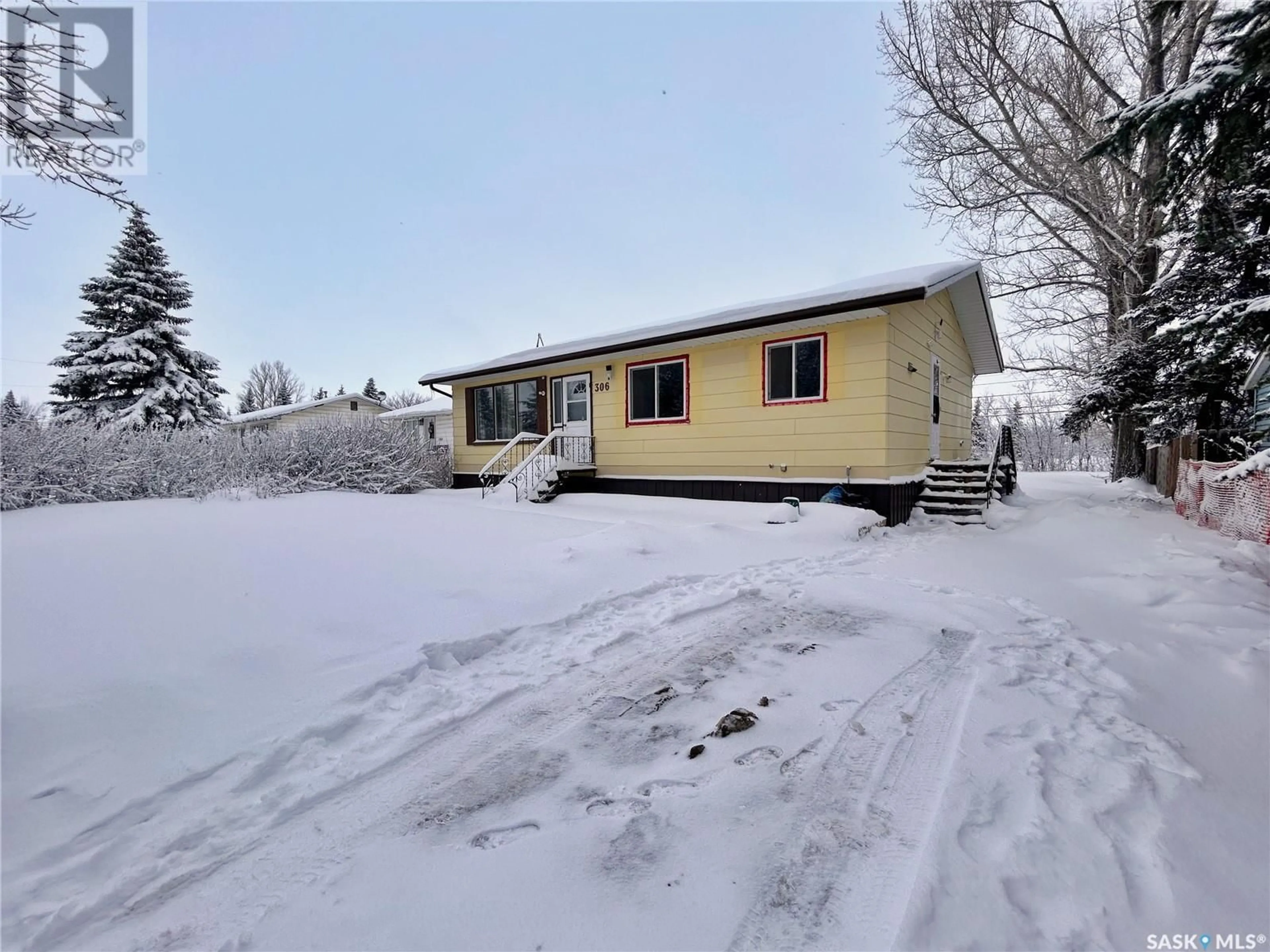 Frontside or backside of a home, cottage for 306 Broadway AVENUE, Moosomin Saskatchewan S0G3N0