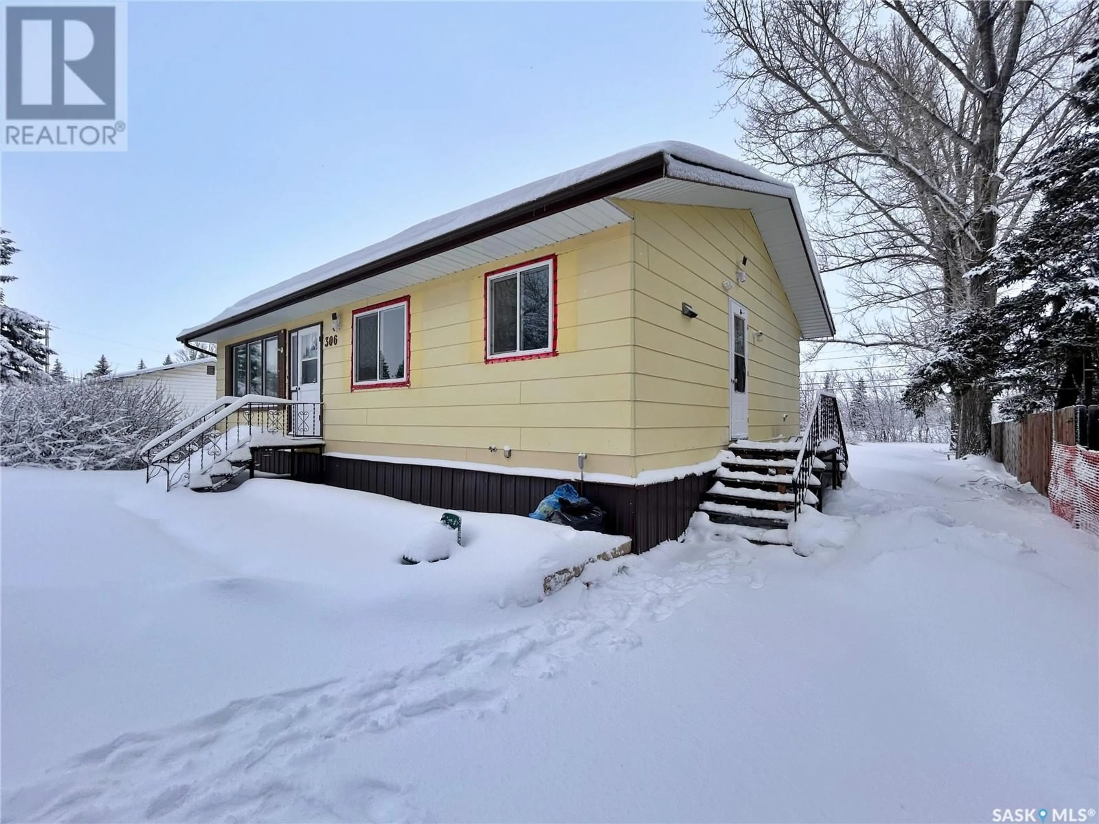 Frontside or backside of a home, cottage for 306 Broadway AVENUE, Moosomin Saskatchewan S0G3N0