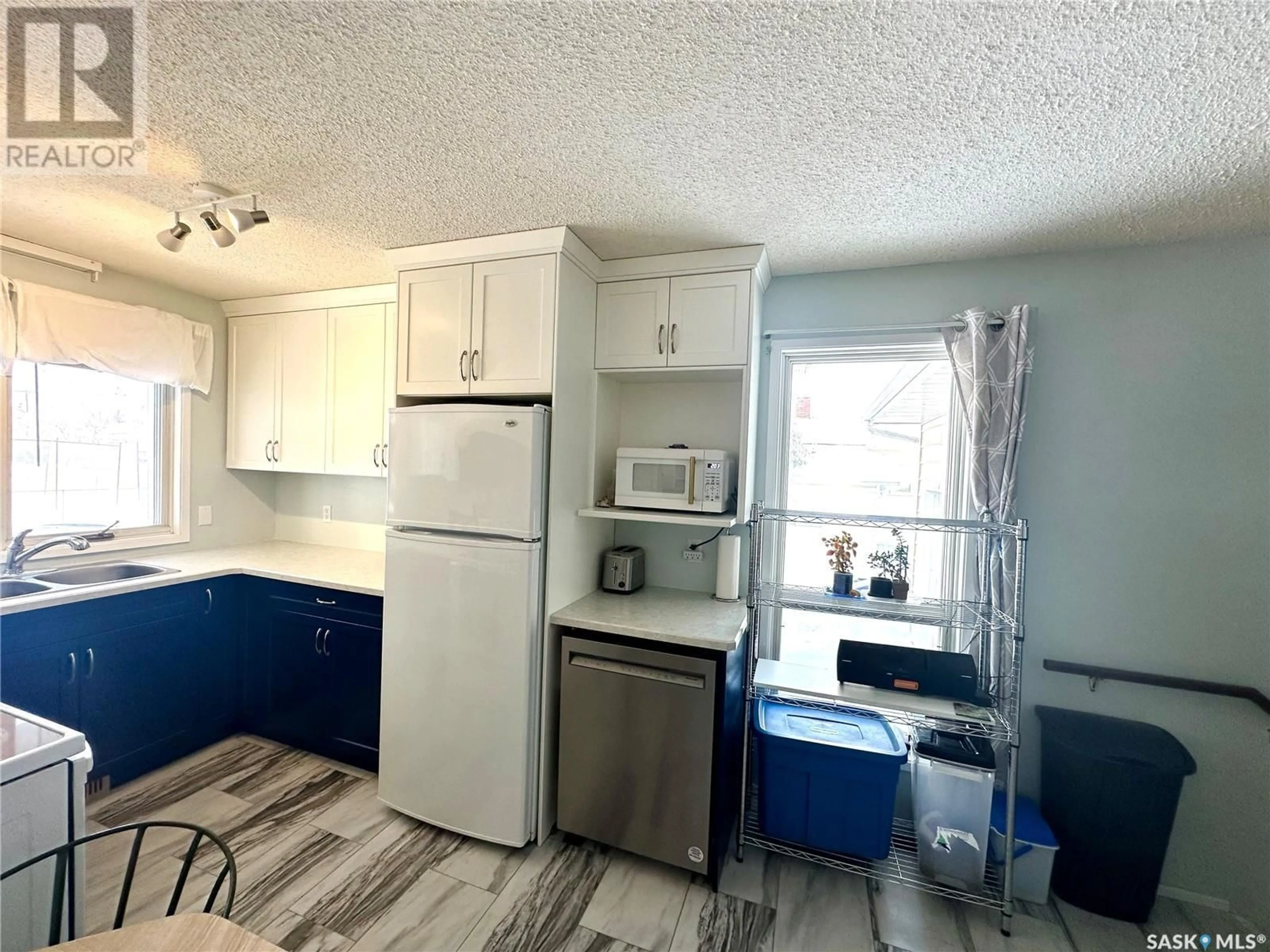 Standard kitchen, cottage for 205 1st STREET W, Spiritwood Saskatchewan S0J2M0