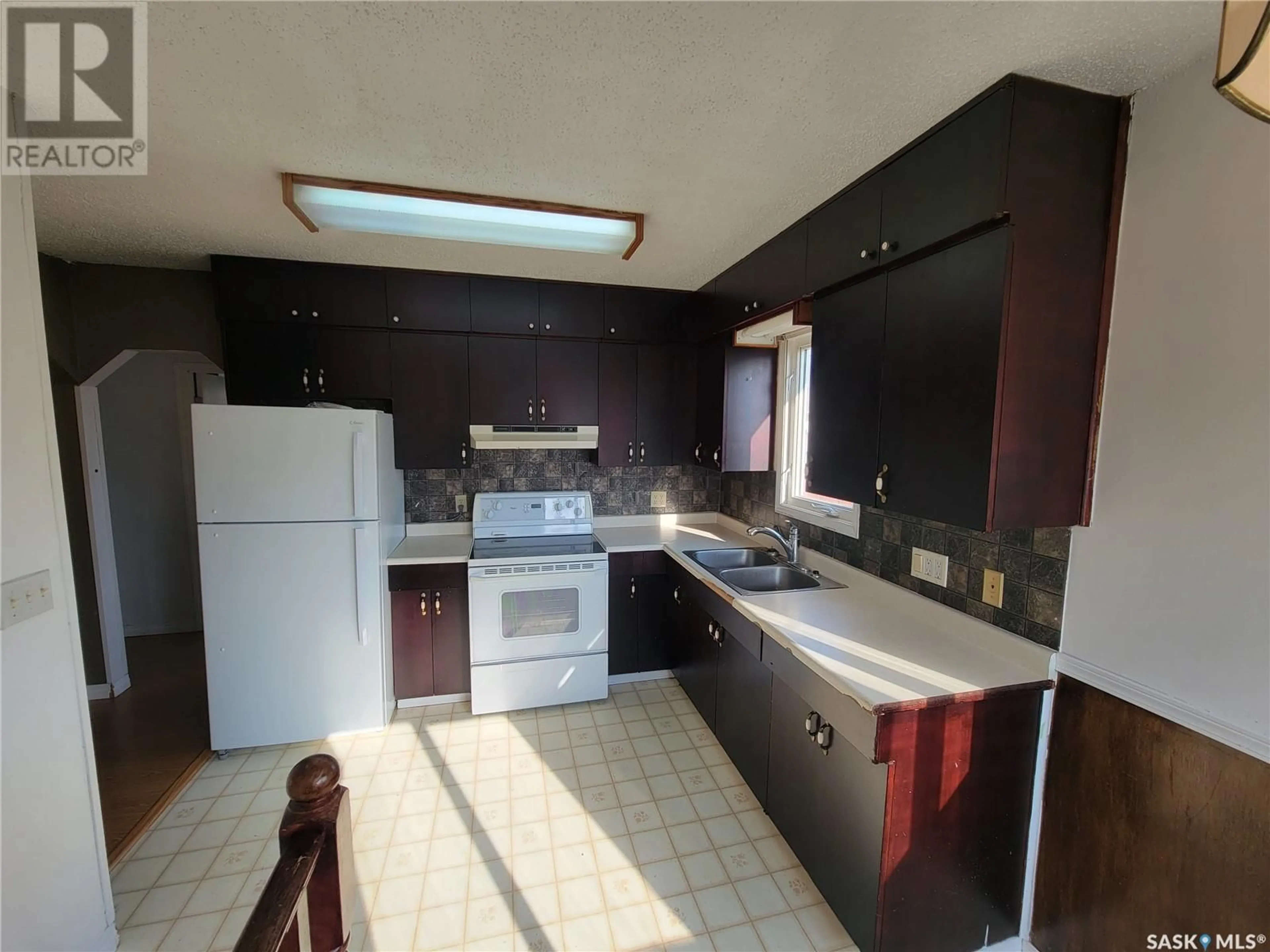 Standard kitchen, unknown for 4901 Leader STREET, Macklin Saskatchewan S0L2C0