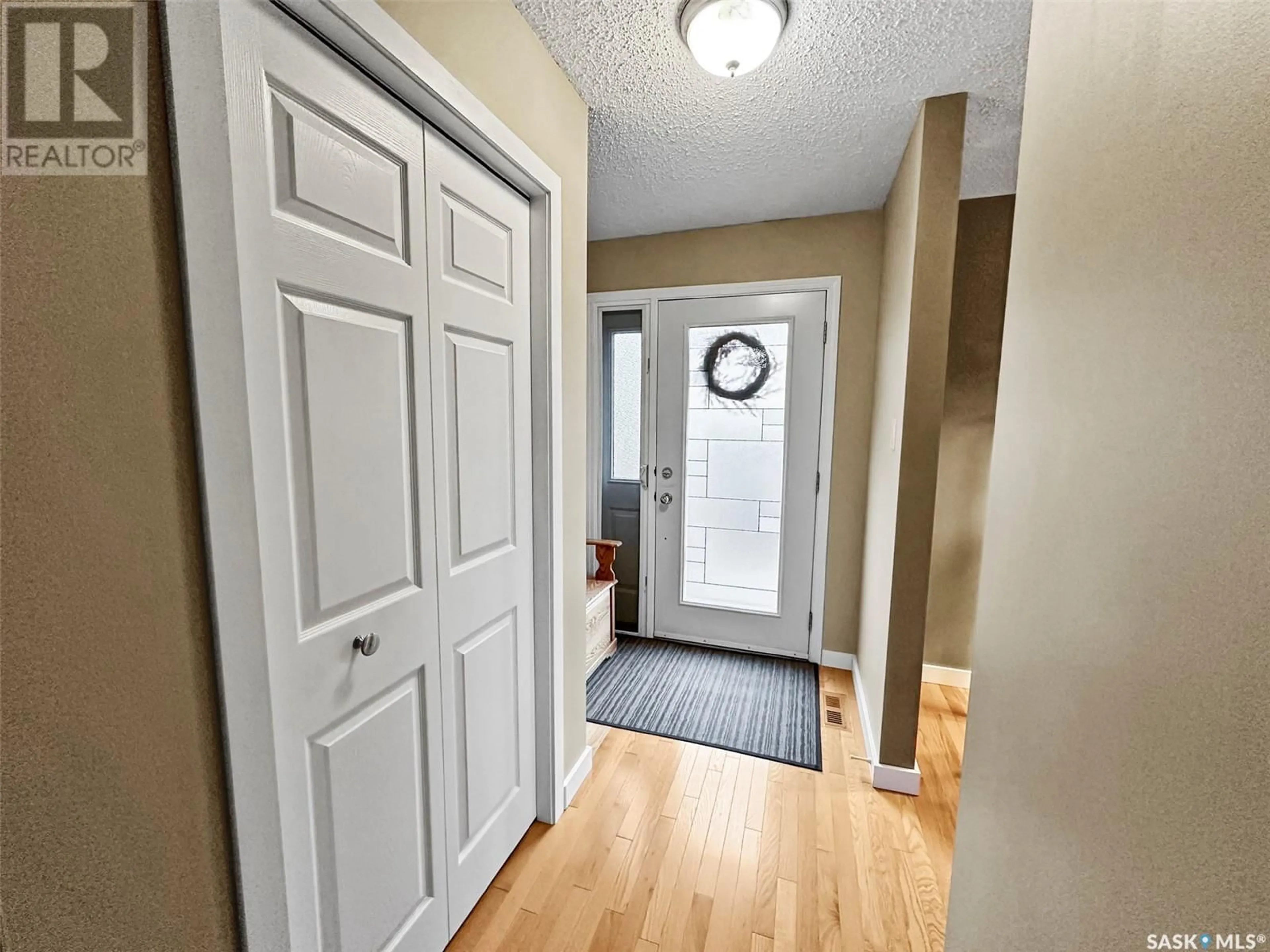 Indoor entryway, wood floors for 234 Burke CRESCENT, Swift Current Saskatchewan S9H4H6