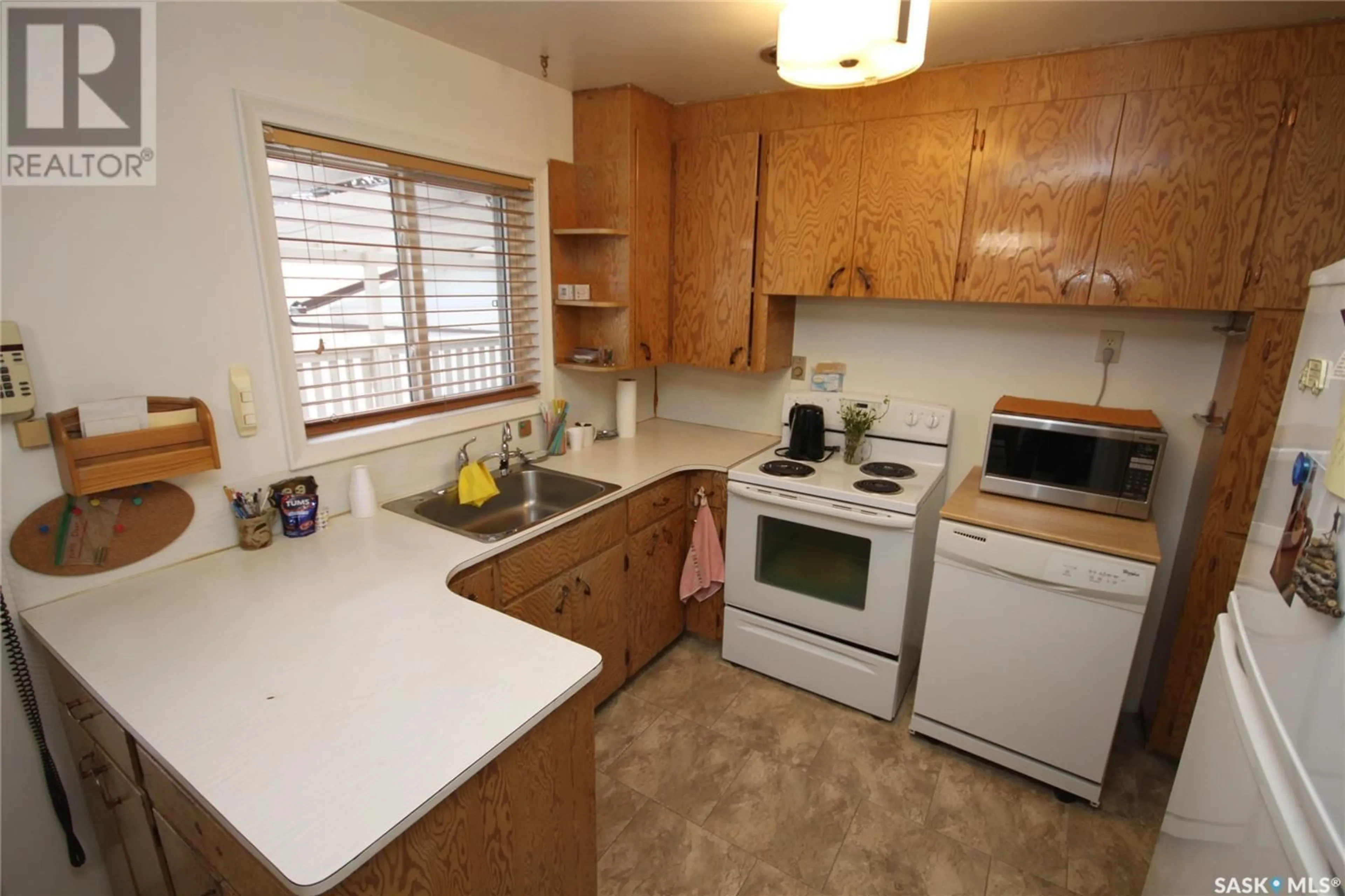 Standard kitchen, wood floors, cottage for 652 Princess STREET, Regina Saskatchewan S4T3X5