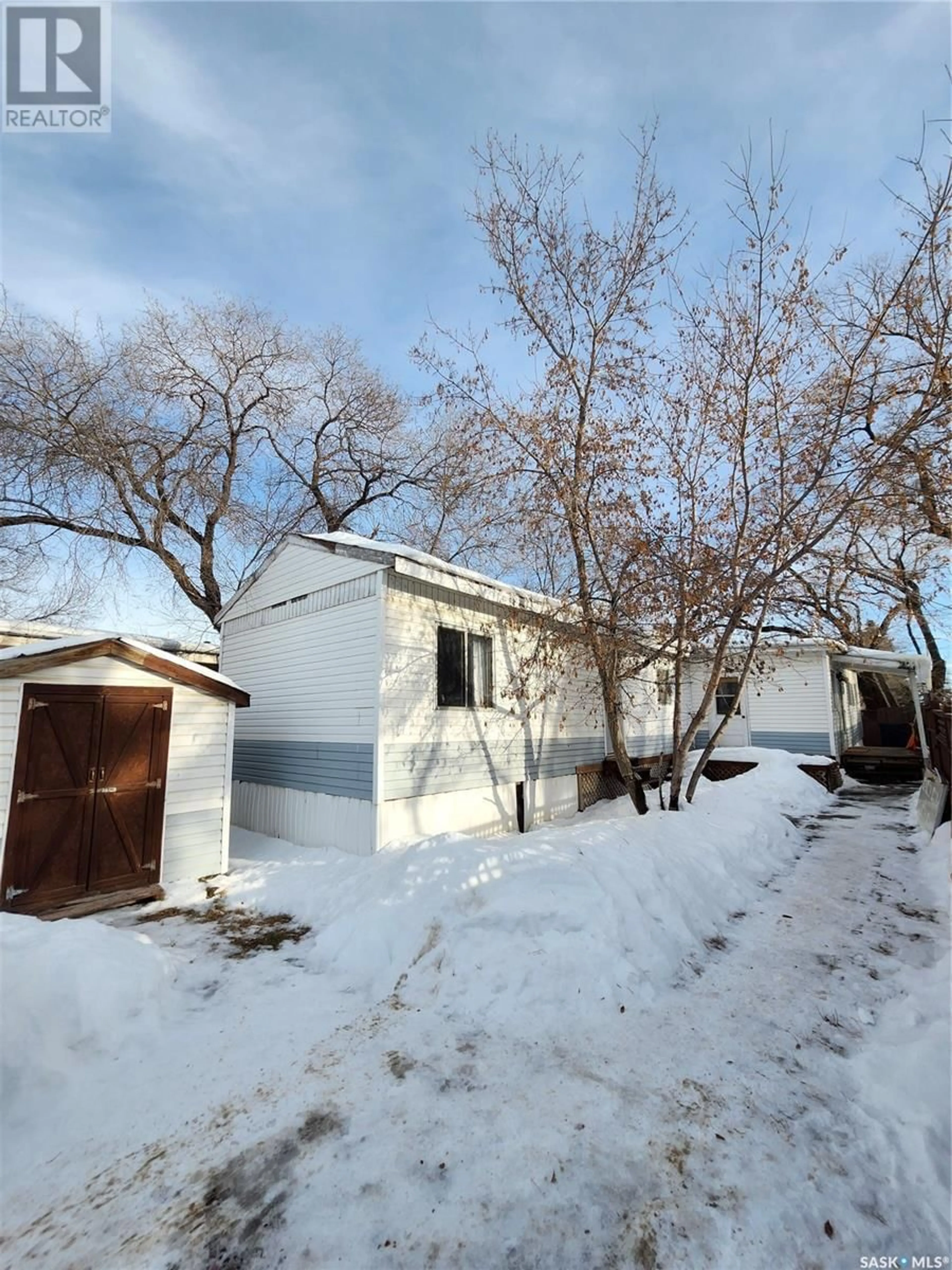 A pic from exterior of the house or condo, the street view for 102 1524 Rayner AVENUE, Saskatoon Saskatchewan S7N1Y1