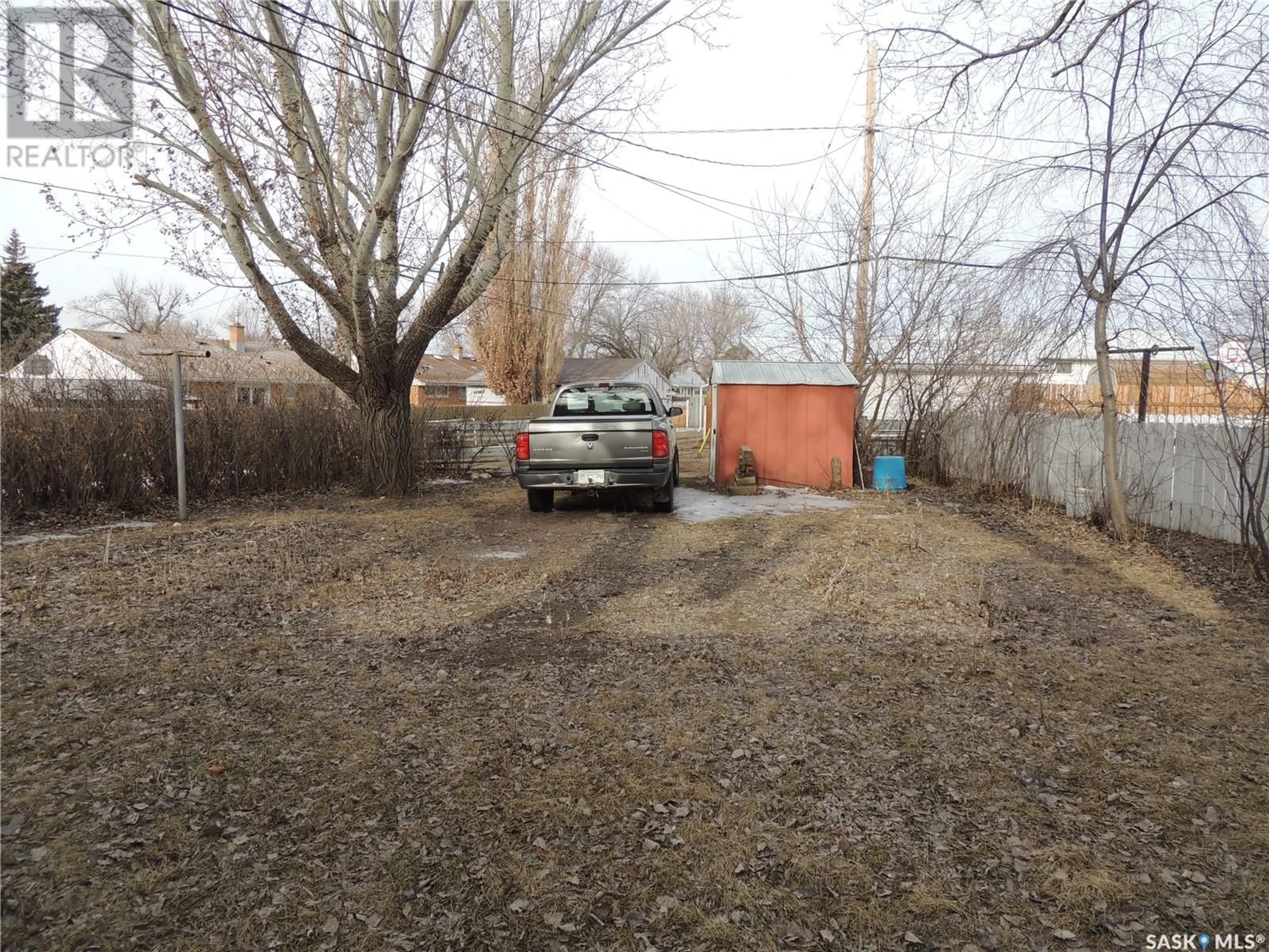 Parking for 503 Mcleod AVENUE, Estevan Saskatchewan S4A0B2