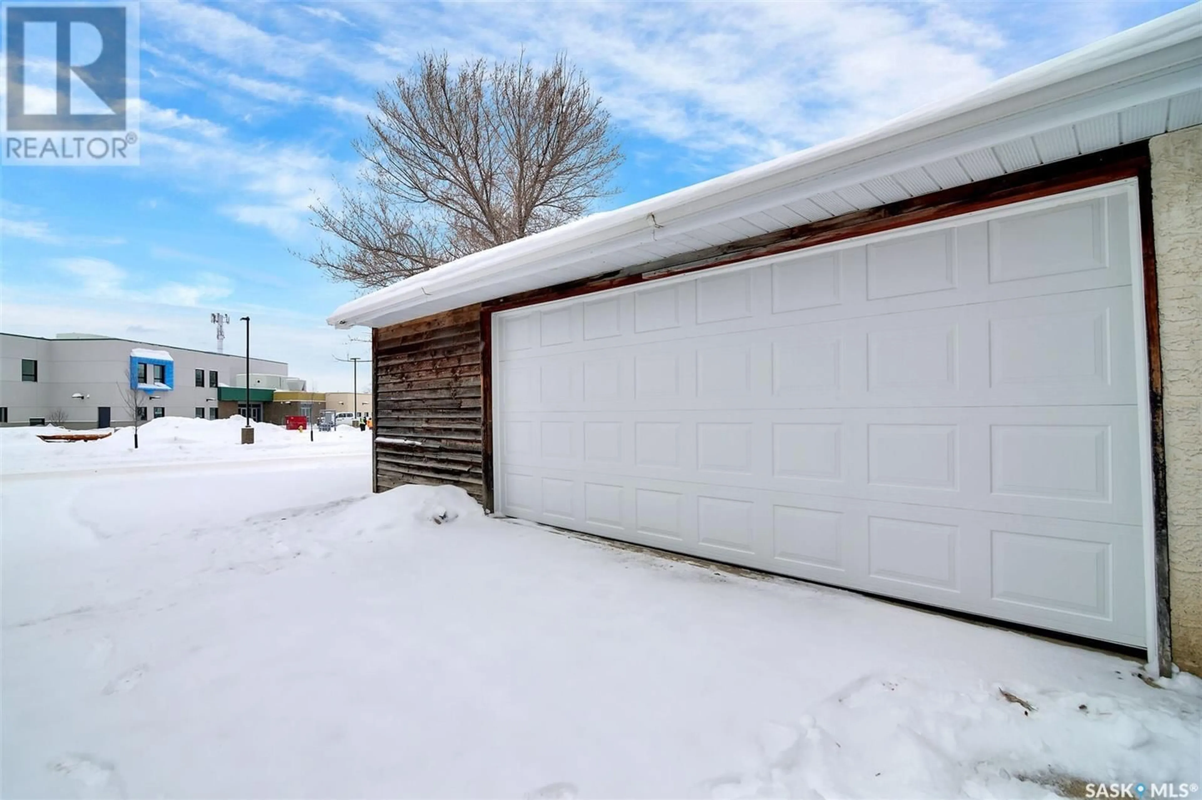 Indoor garage for 5371 2nd AVENUE N, Regina Saskatchewan S4R0Z5