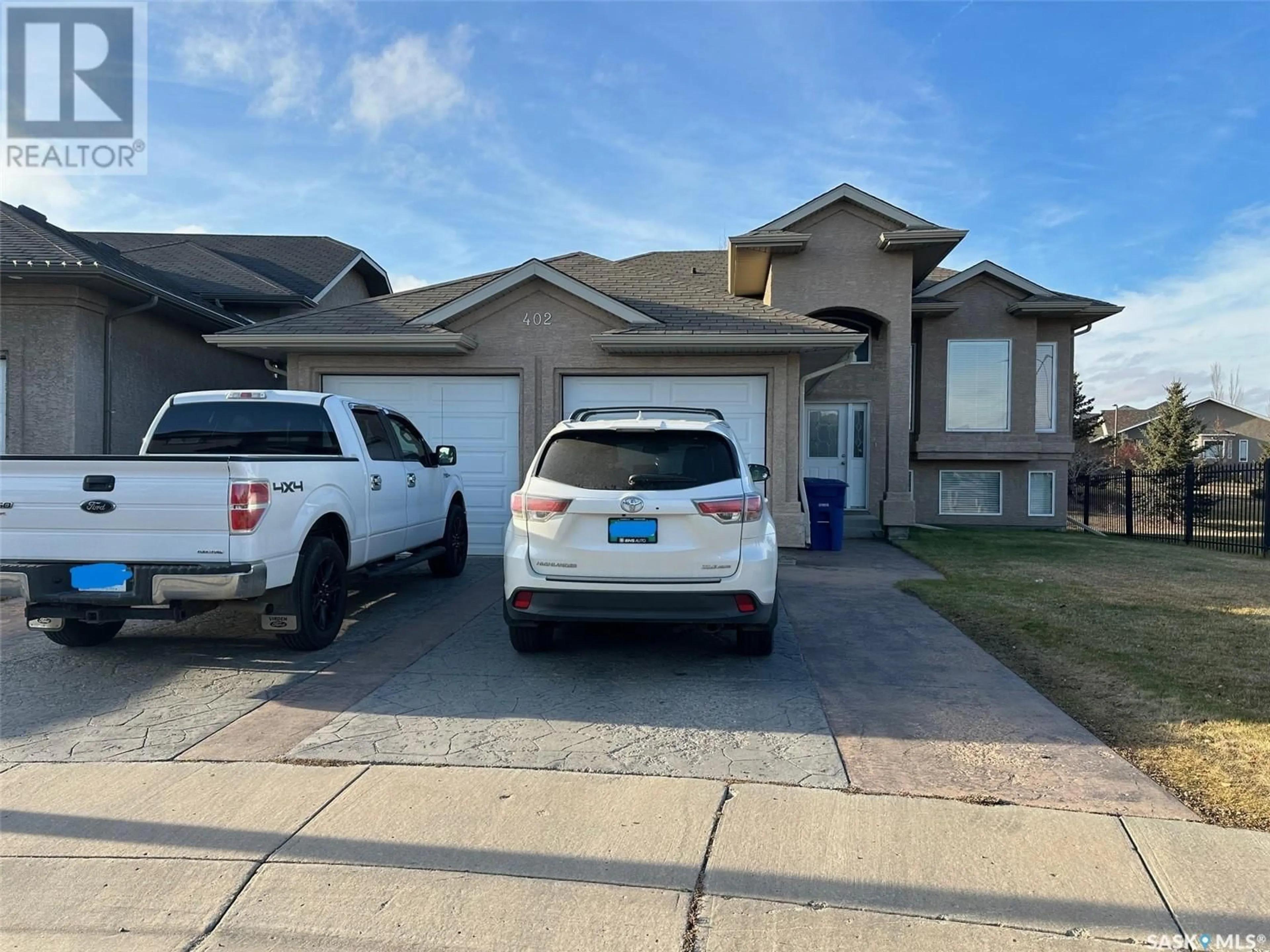 Home with vinyl exterior material, street for 402 McKague CRESCENT, Saskatoon Saskatchewan S7R0A6