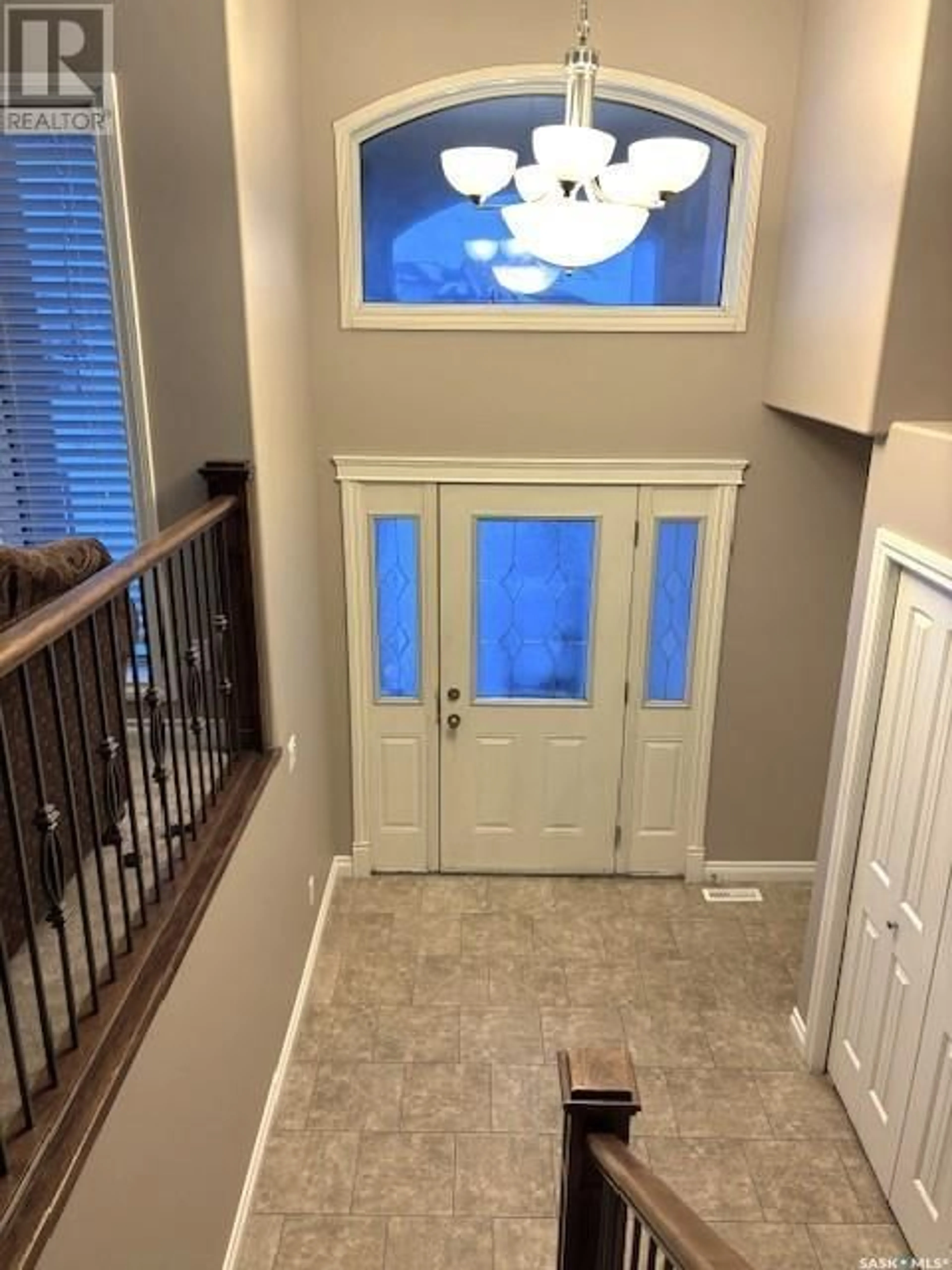 Indoor entryway for 402 McKague CRESCENT, Saskatoon Saskatchewan S7R0A6