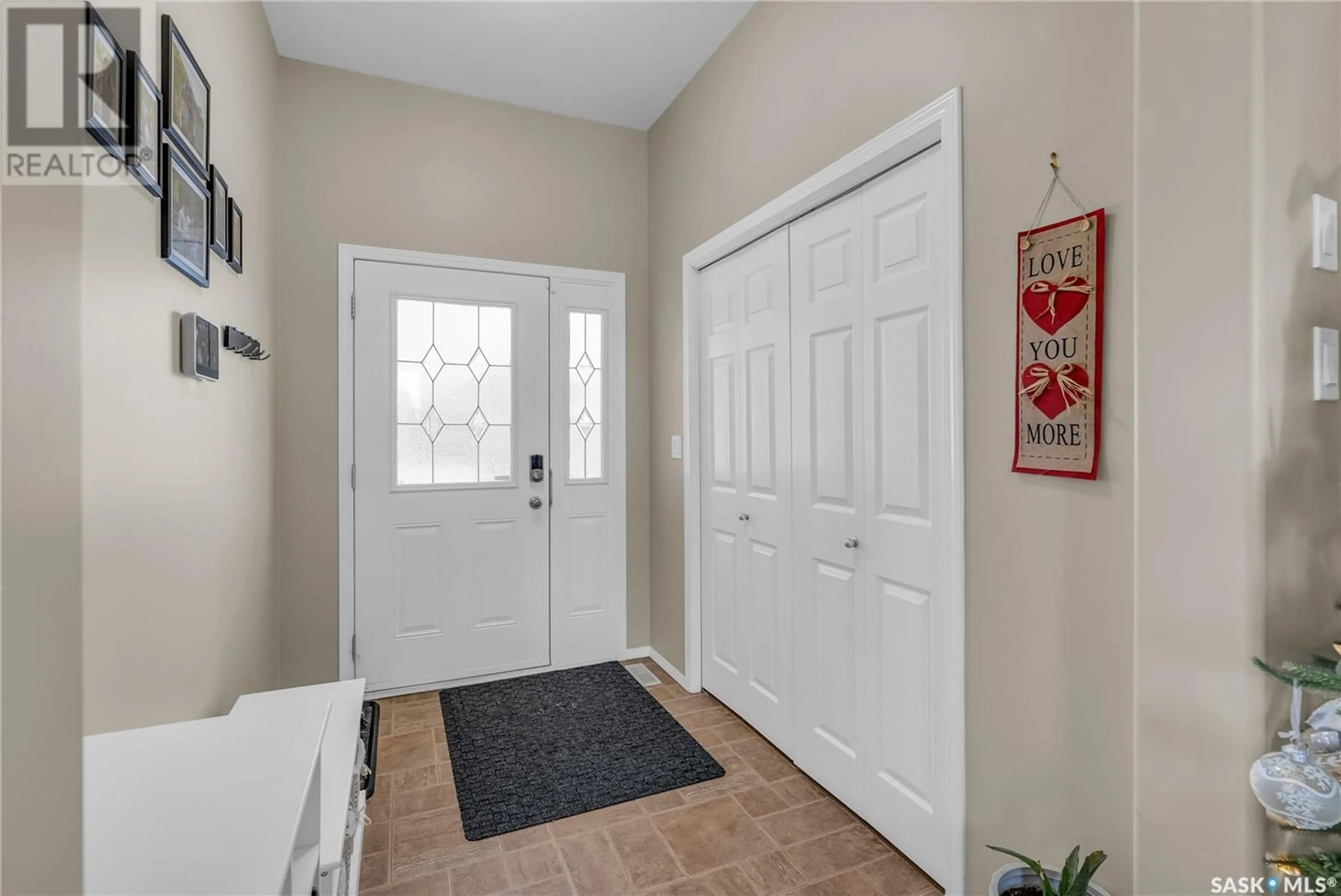 Indoor entryway for 138 Allwood CRESCENT, Saskatoon Saskatchewan S7R0A3