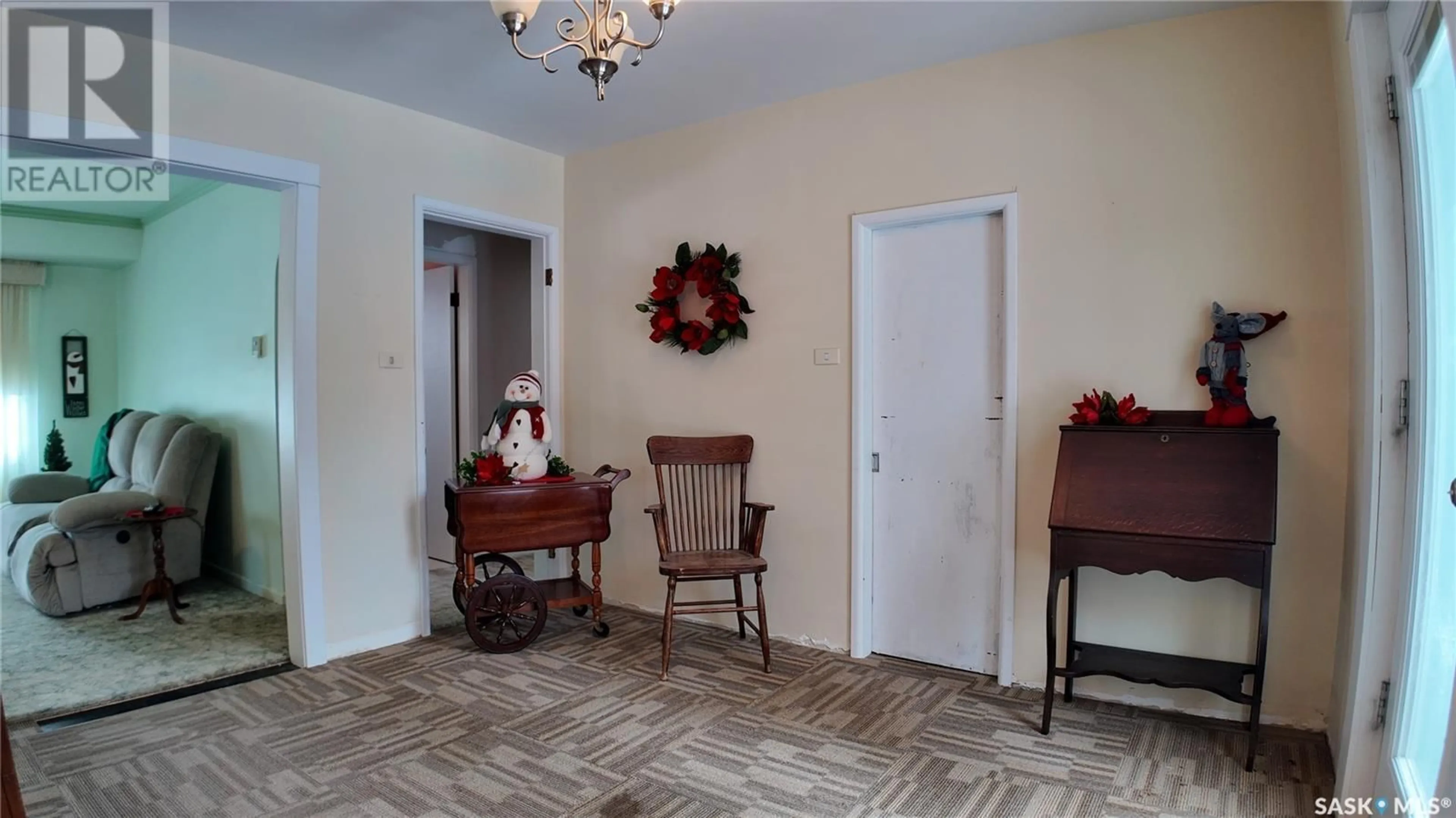 Indoor foyer for 1182 112TH STREET, North Battleford Saskatchewan S9A2L5