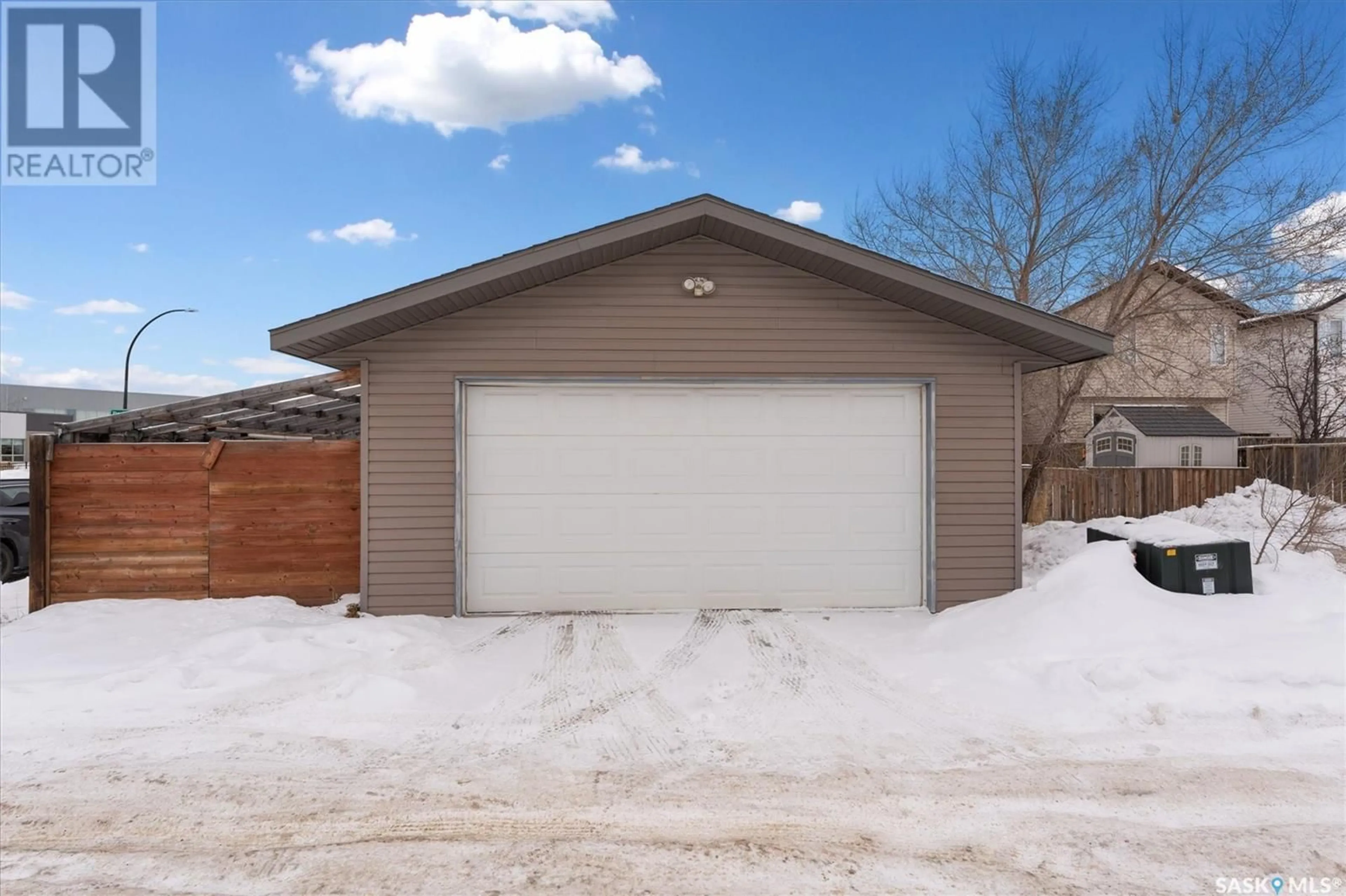 Indoor garage for 103 Denham CRESCENT, Saskatoon Saskatchewan S7R1E9