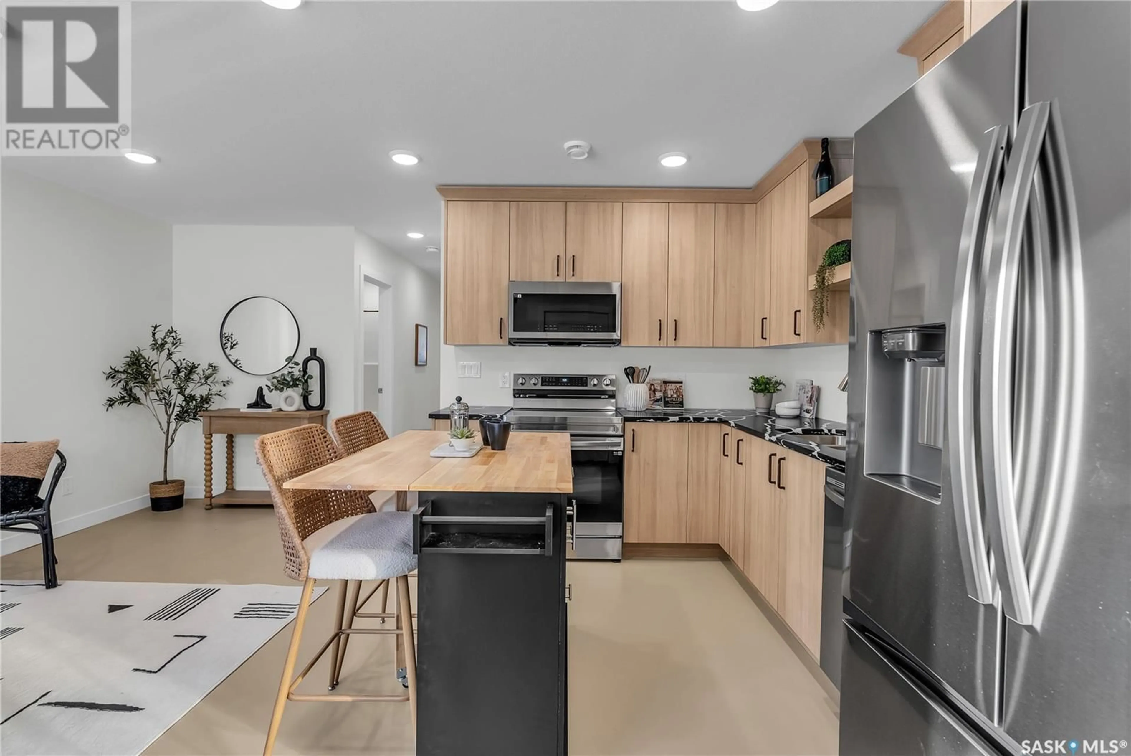 Open concept kitchen, unknown for 415 I AVENUE S, Saskatoon Saskatchewan S7M1Y3