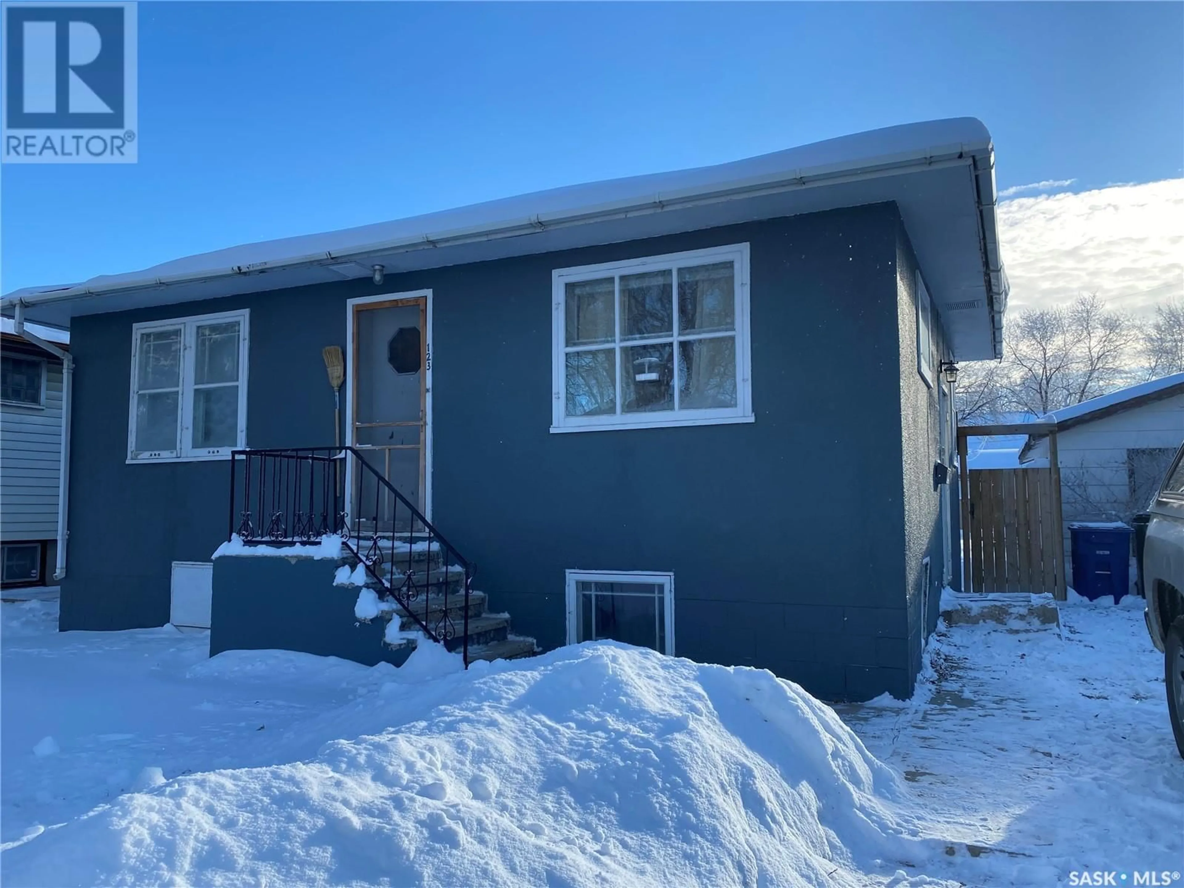 Home with vinyl exterior material, street for 123 108th STREET, Saskatoon Saskatchewan S7N1P5