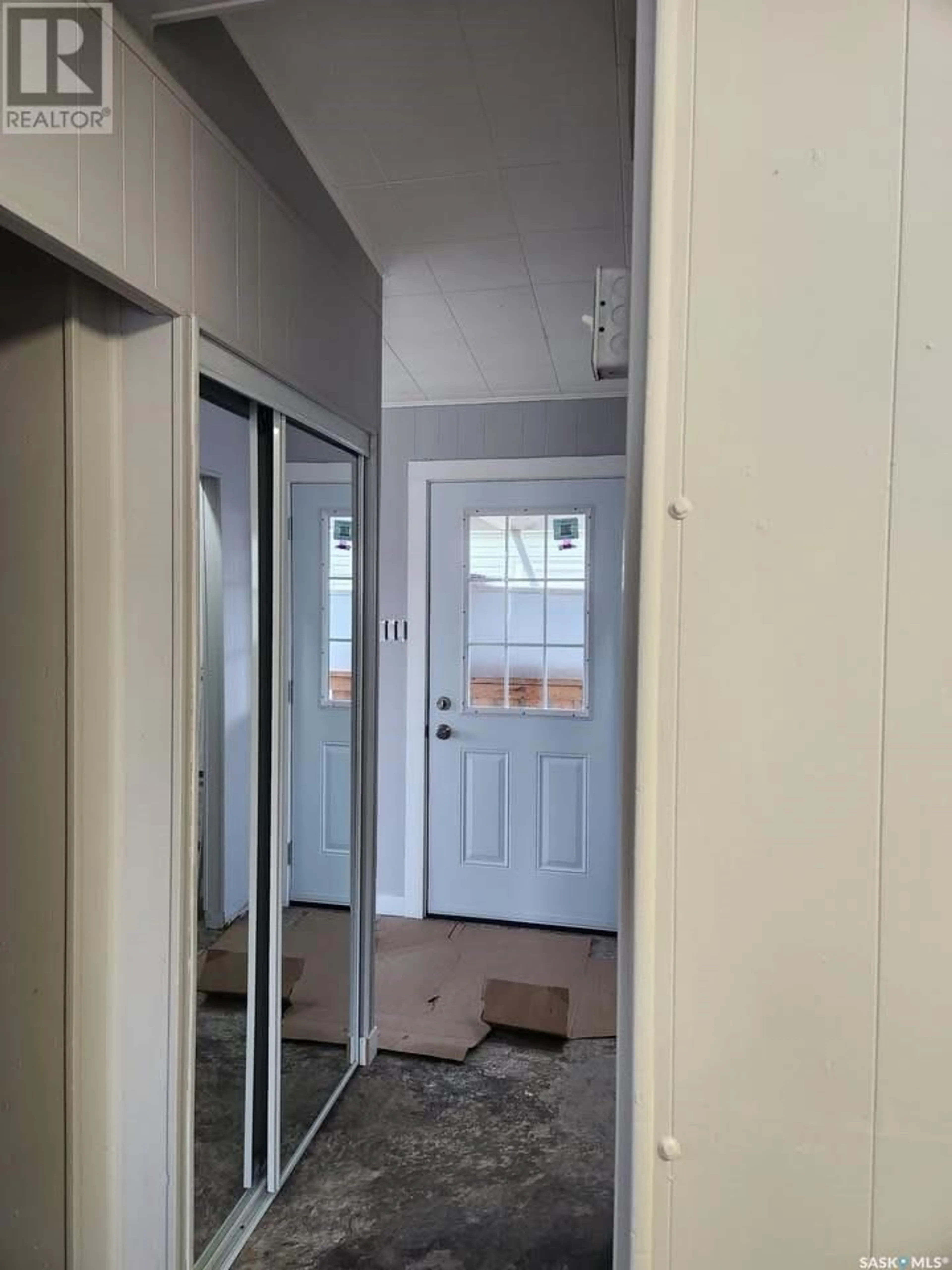 Indoor entryway for 55 1401 114th STREET, North Battleford Saskatchewan S9A3G4