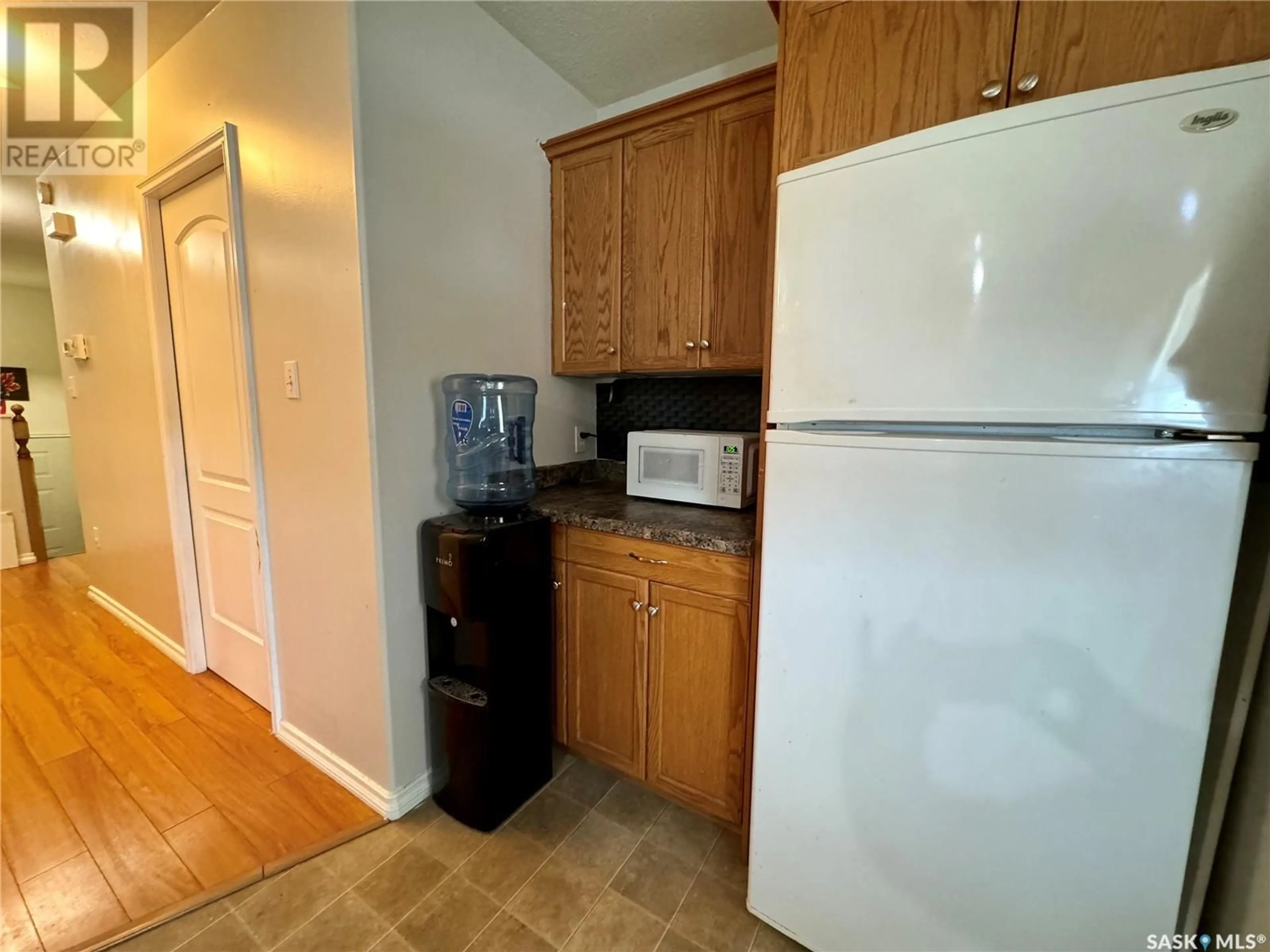 Standard kitchen, unknown for 44 Clarke AVENUE, Yorkton Saskatchewan S3N2N3