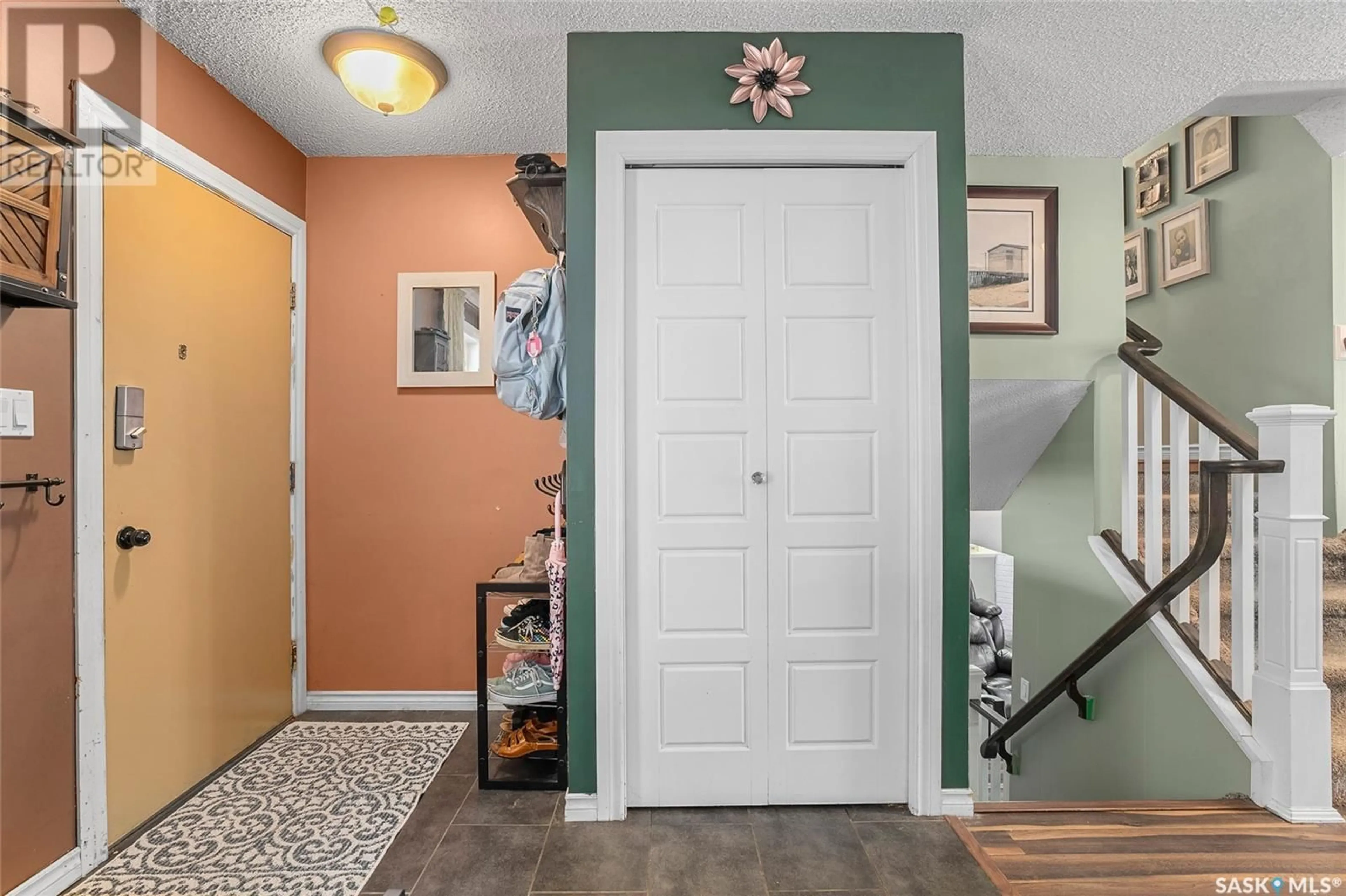 Indoor entryway for 522 Candle WAY, Saskatoon Saskatchewan S7K5B1