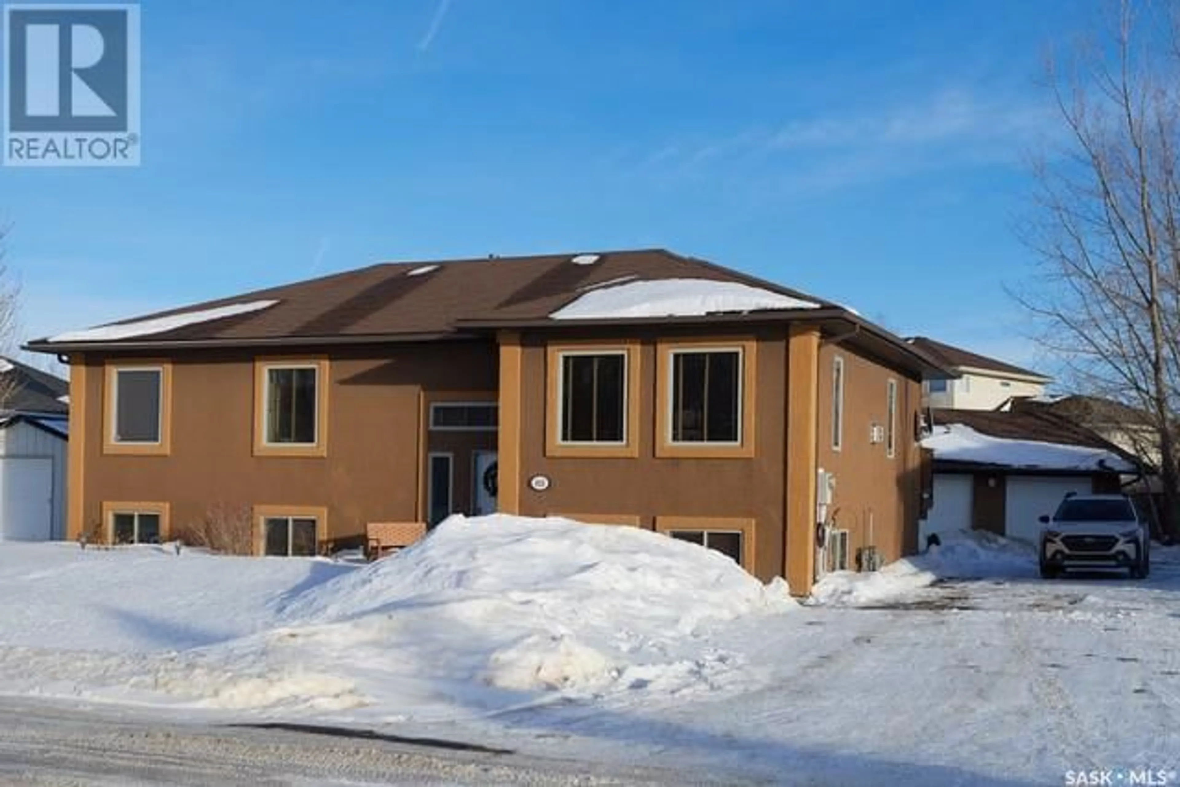 Home with vinyl exterior material, building for 615 James STREET S, Lumsden Saskatchewan S0G3C0