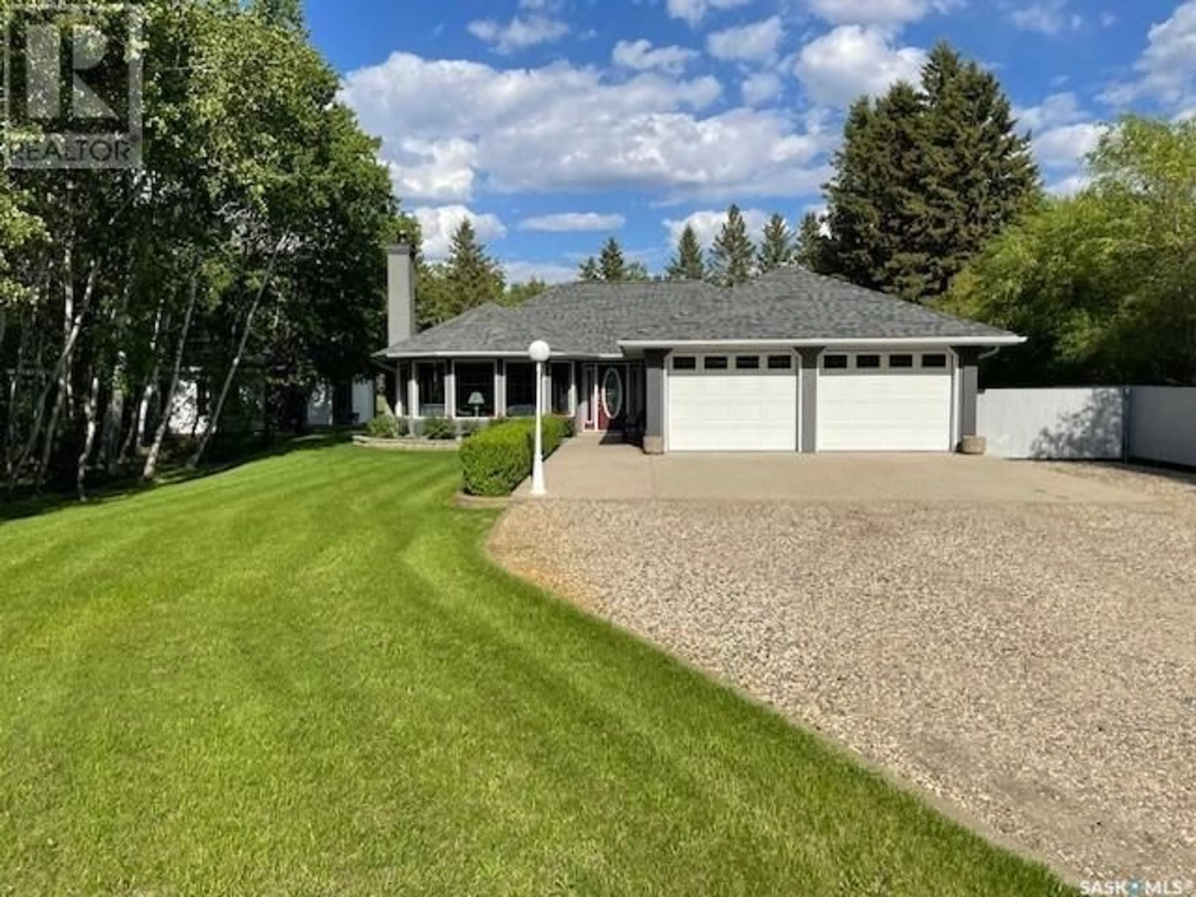 A pic from outside/outdoor area/front of a property/back of a property/a pic from drone, unknown for 111 Gordon AVENUE W, Yorkton Saskatchewan S3N4K1