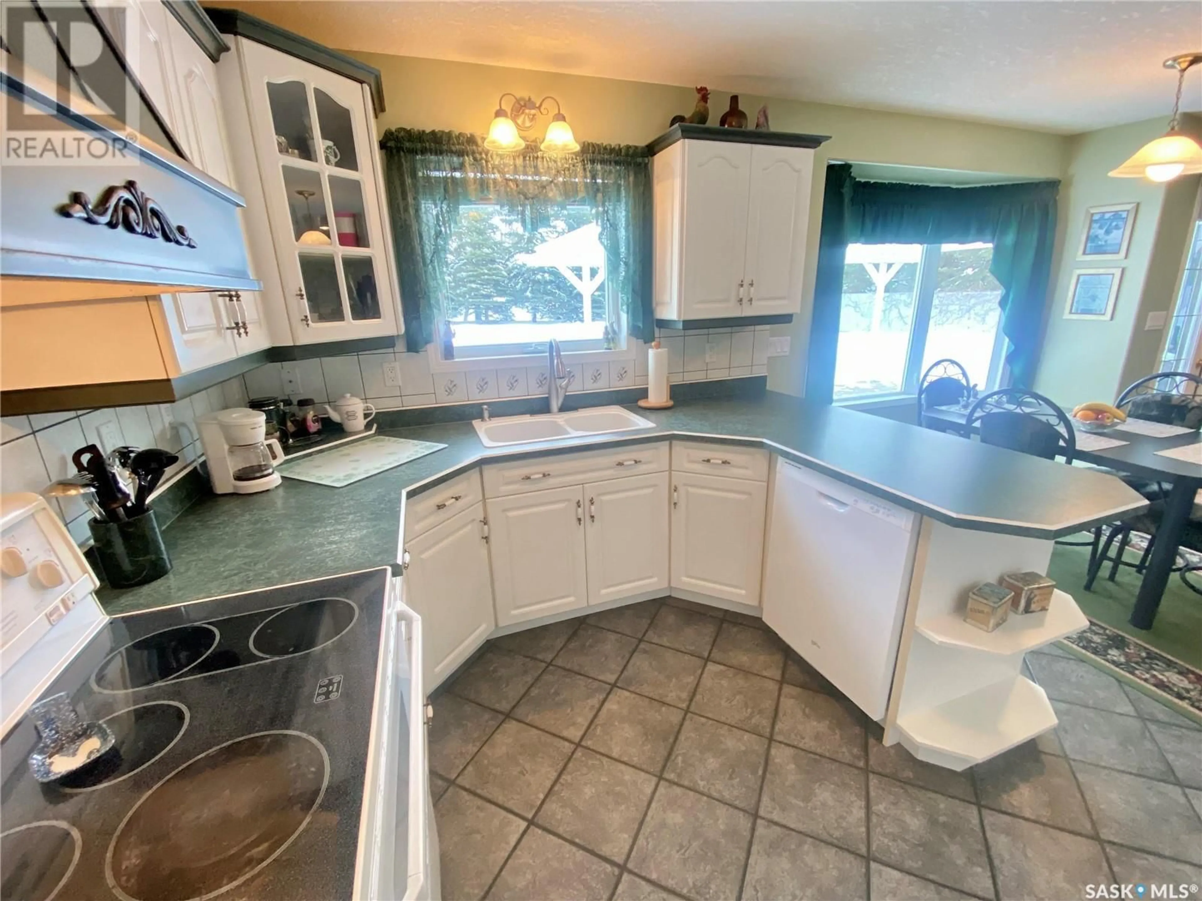 Standard kitchen, ceramic/tile floor for 111 Gordon AVENUE W, Yorkton Saskatchewan S3N4K1