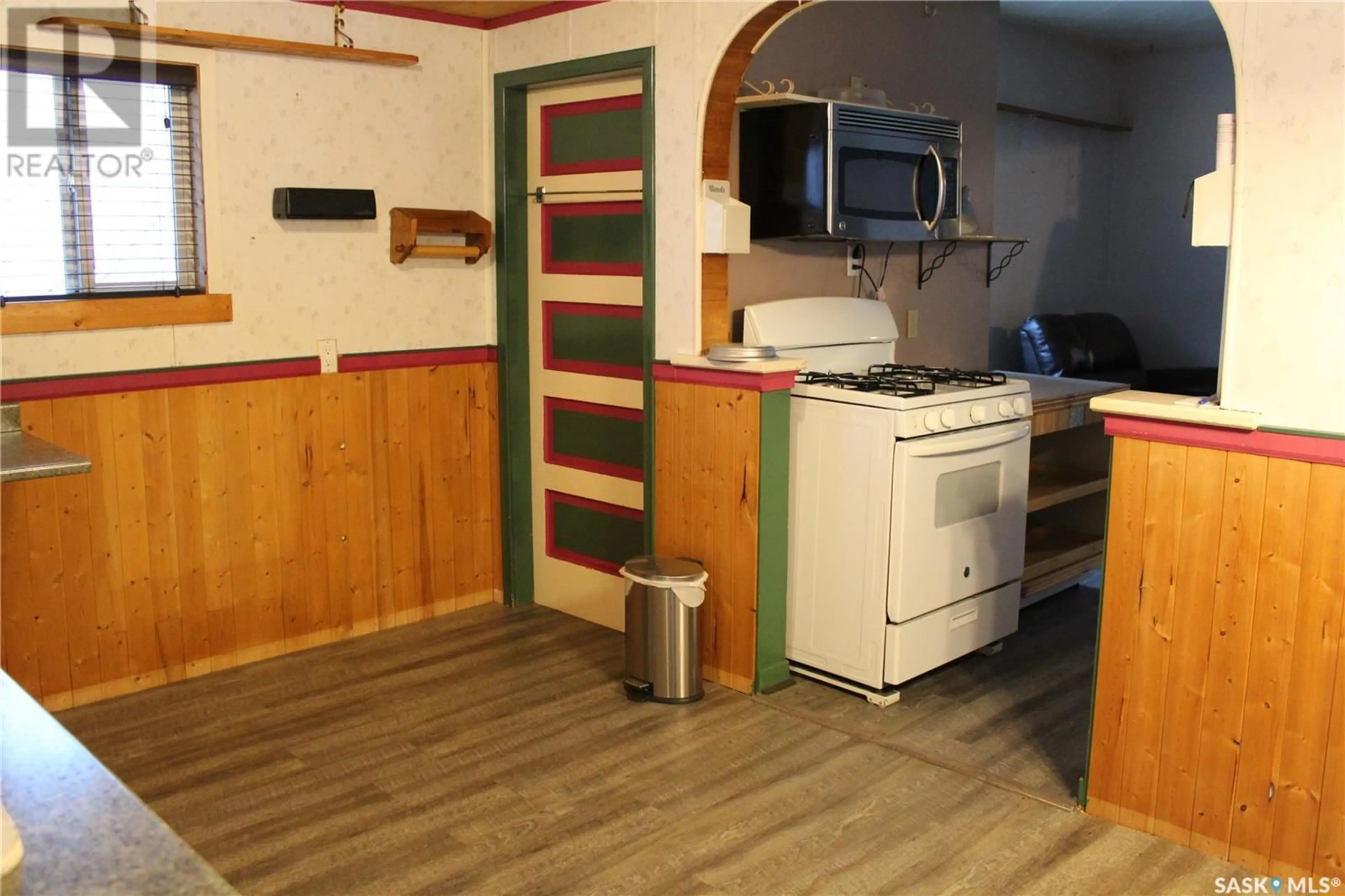 Standard kitchen, unknown for 303 2nd AVENUE, Cudworth Saskatchewan S0K1B0