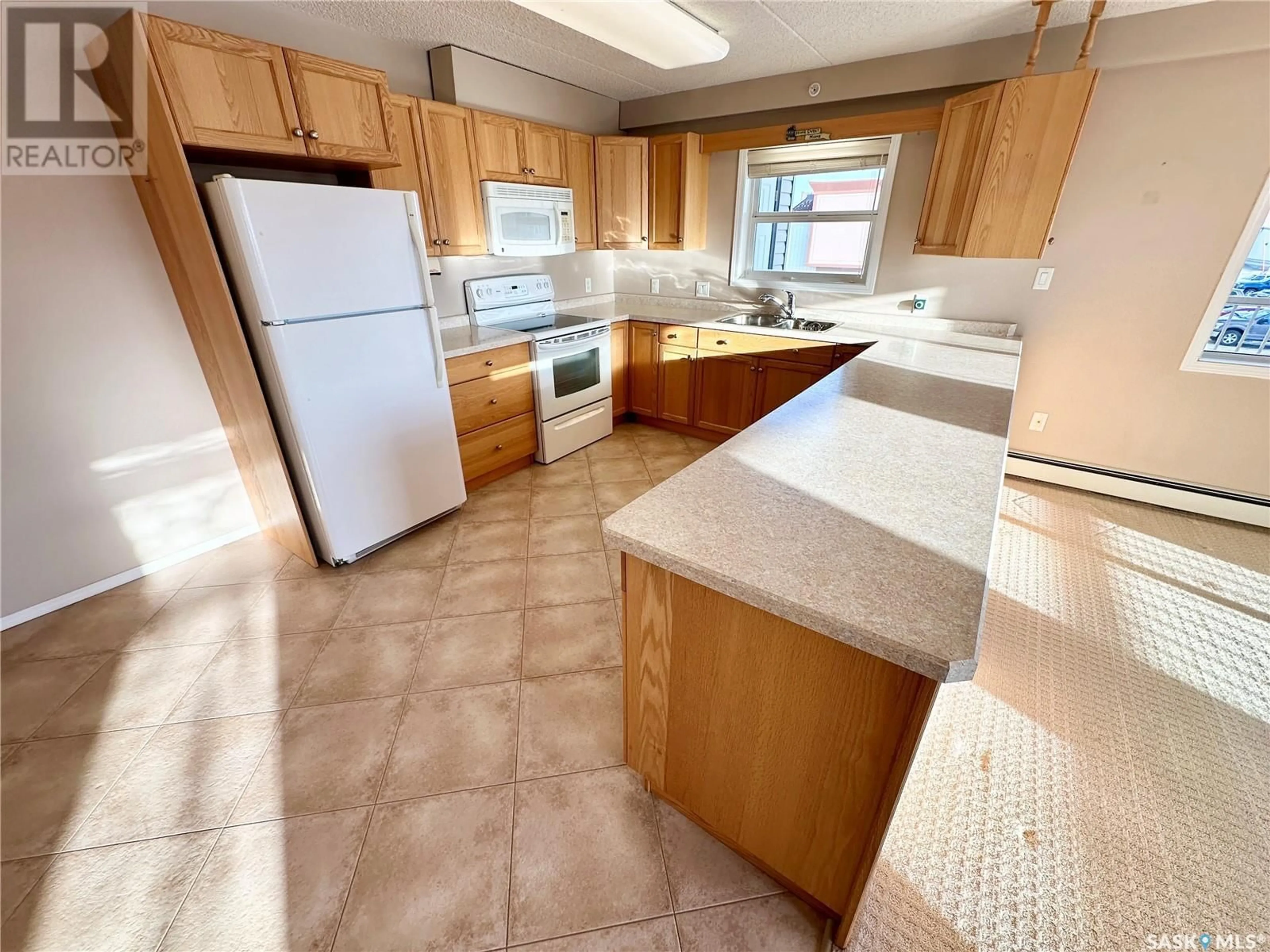 Standard kitchen, ceramic/tile floor for 204 122 Government ROAD NE, Weyburn Saskatchewan S4H0P1