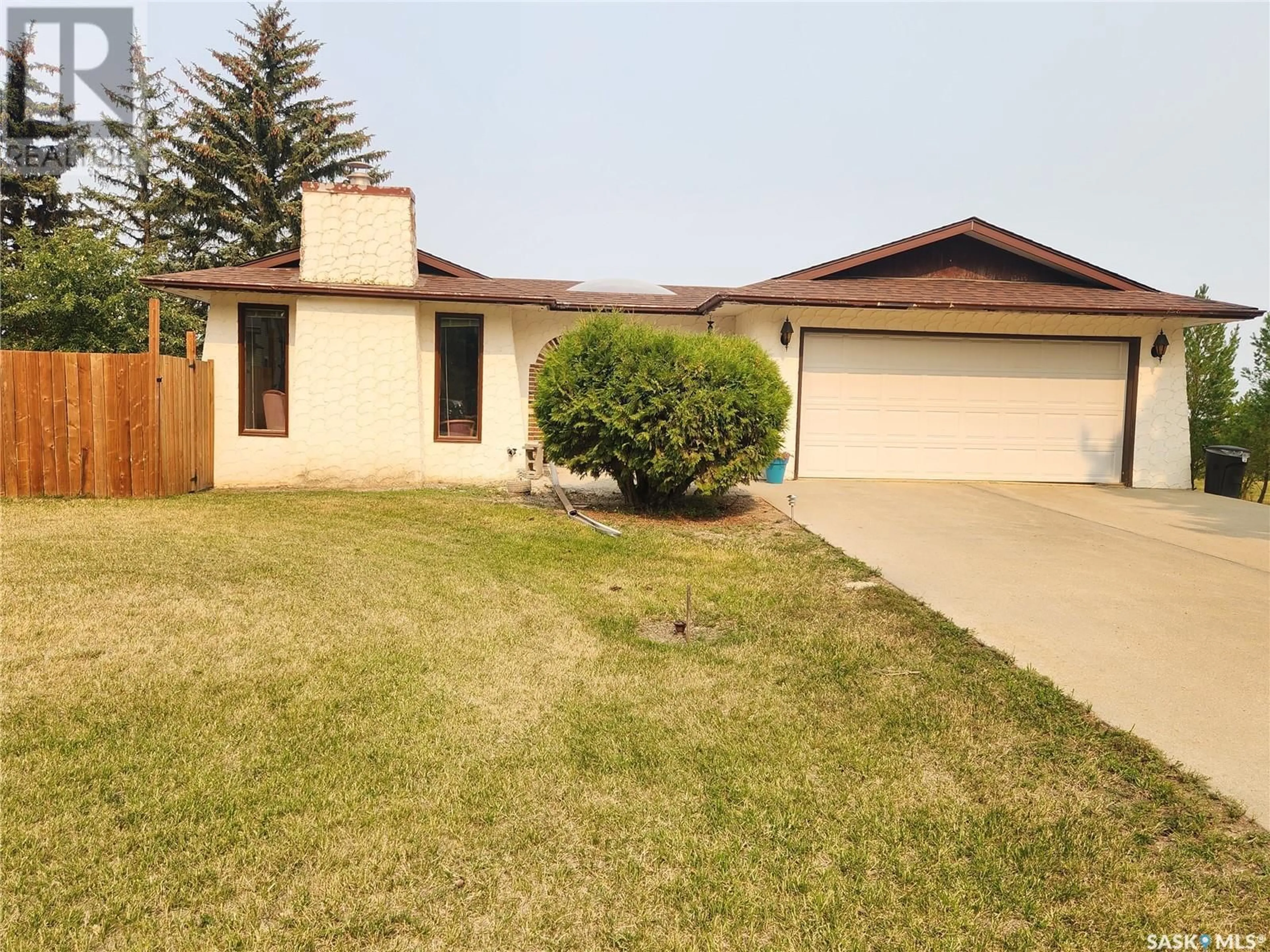 A pic from outside/outdoor area/front of a property/back of a property/a pic from drone, street for 206 Heather AVENUE, Ogema Saskatchewan S0C1Y0