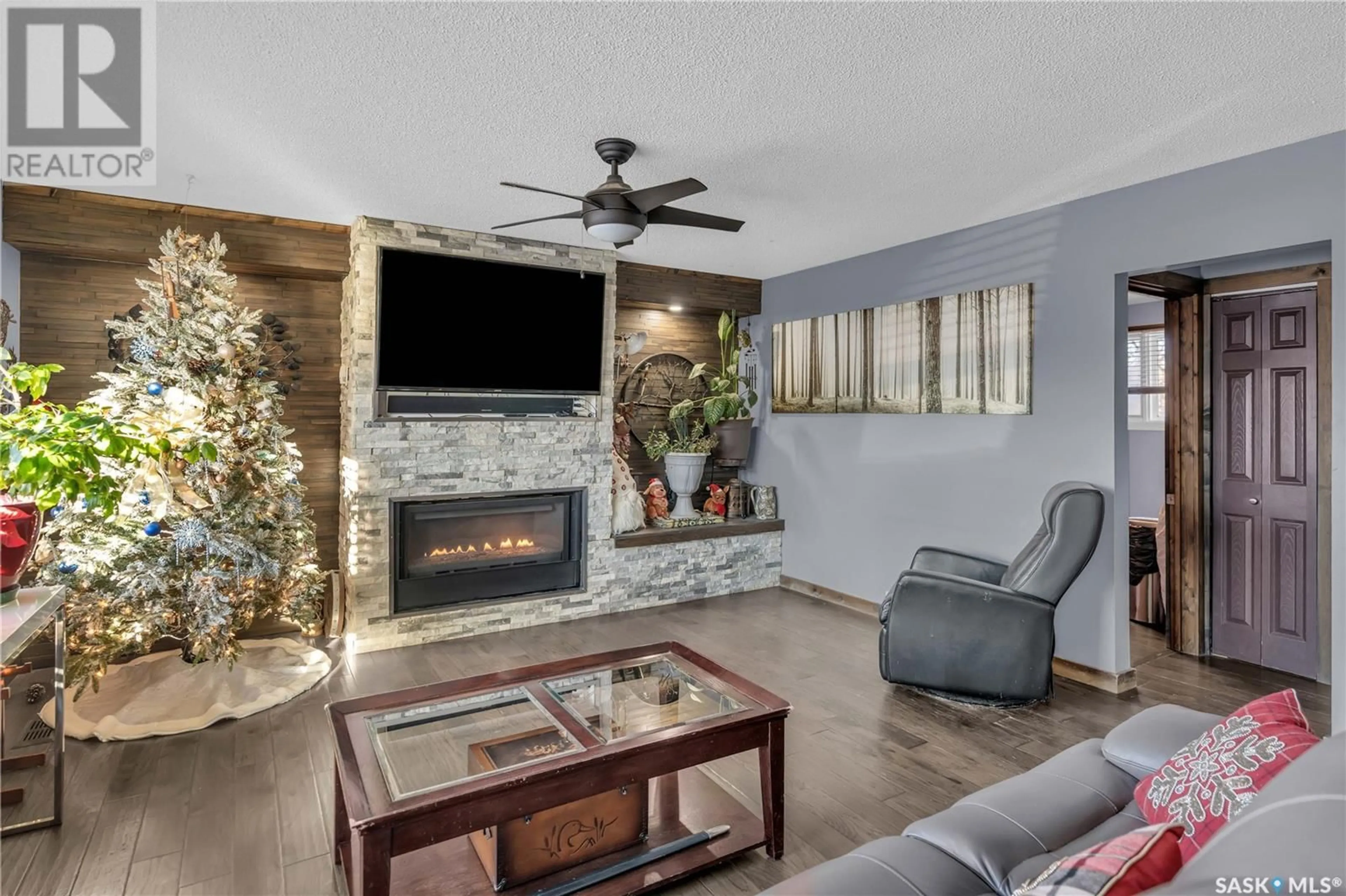 Living room with furniture, unknown for 201 Hudson AVENUE, Fort Qu'Appelle Saskatchewan S0G1S0