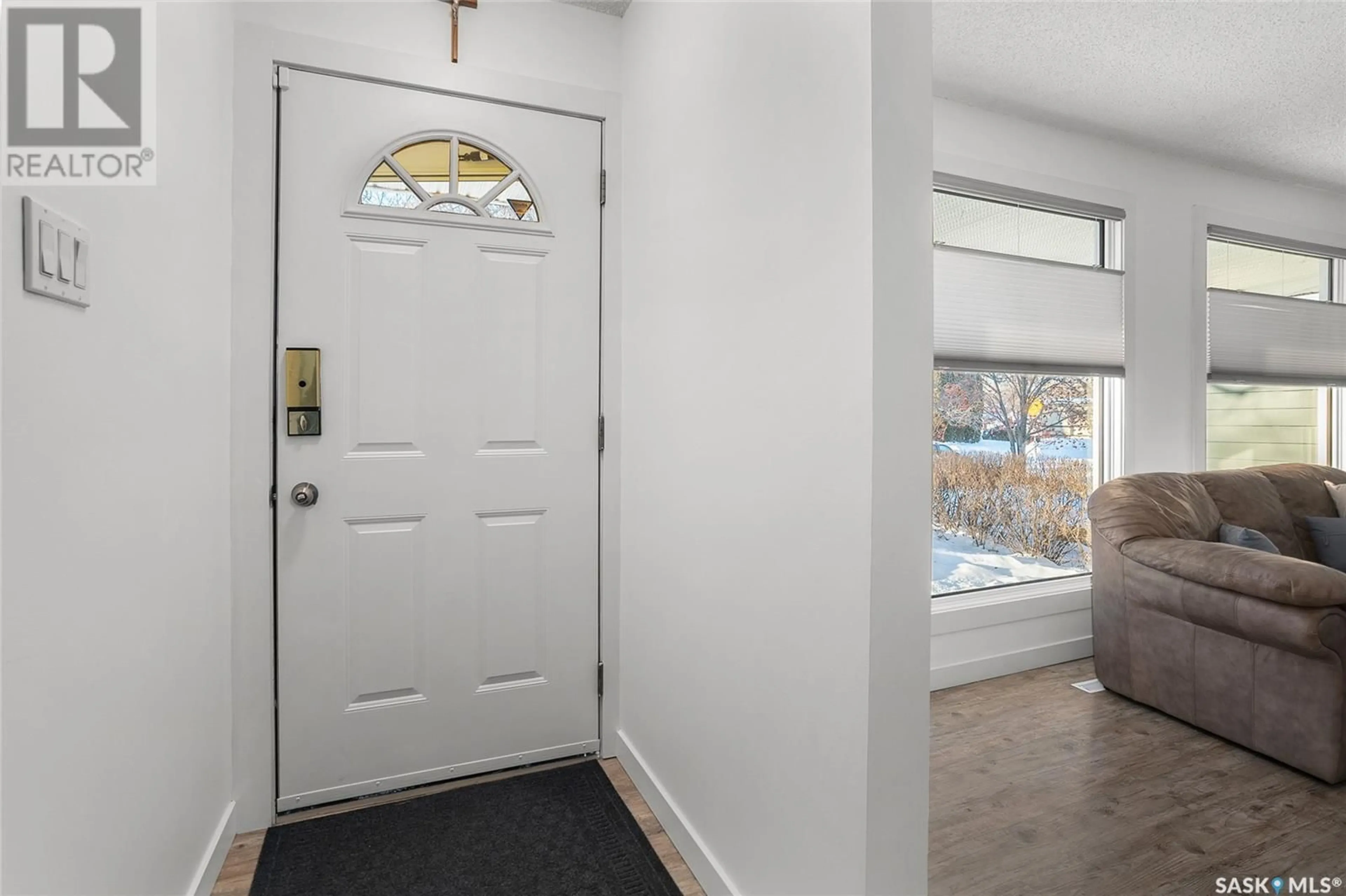 Indoor entryway for 50 Richmond CRESCENT, Saskatoon Saskatchewan S7K1A8