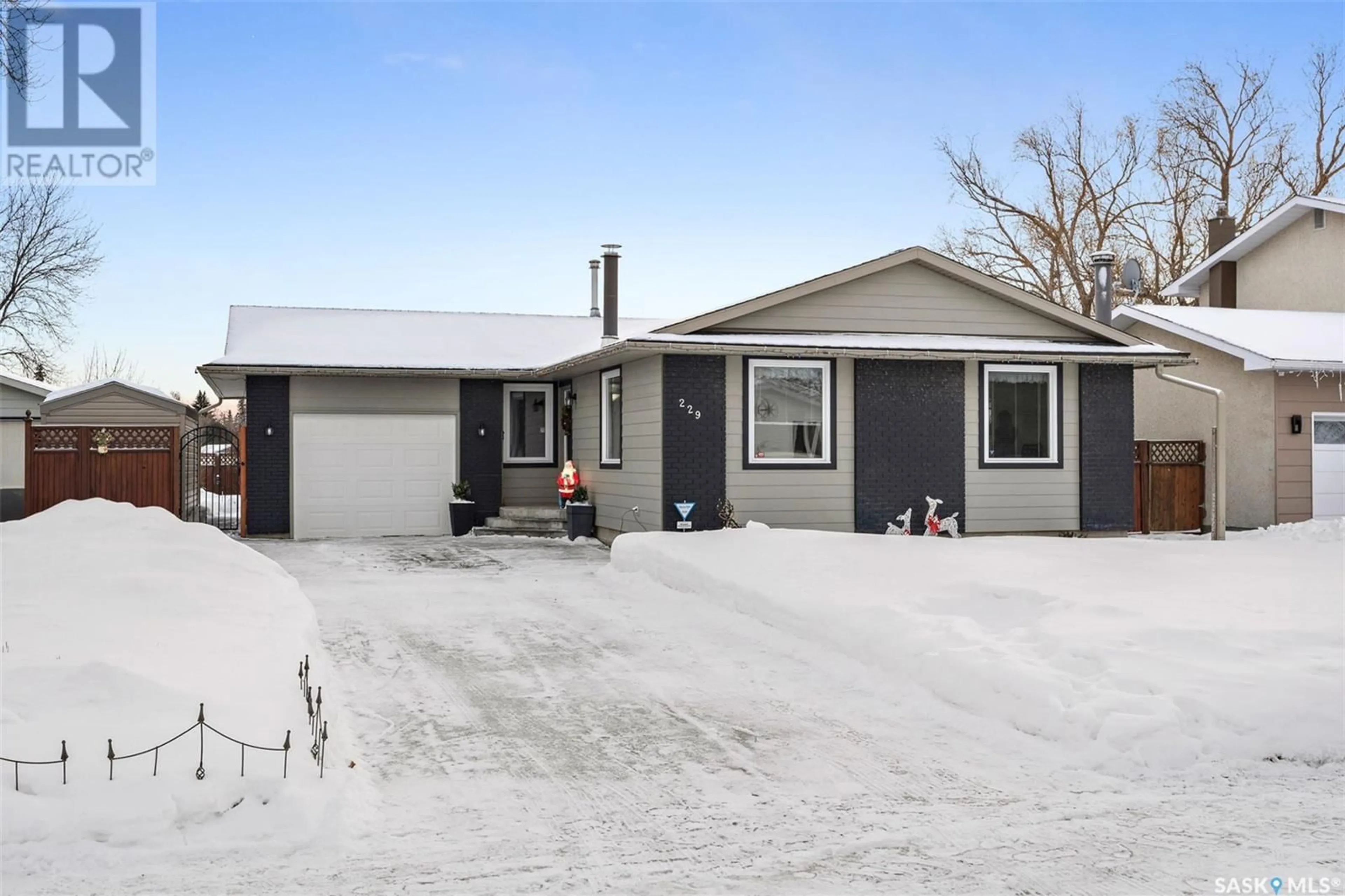 Home with vinyl exterior material, street for 229 Churchill DRIVE, Saskatoon Saskatchewan S7K3Y6