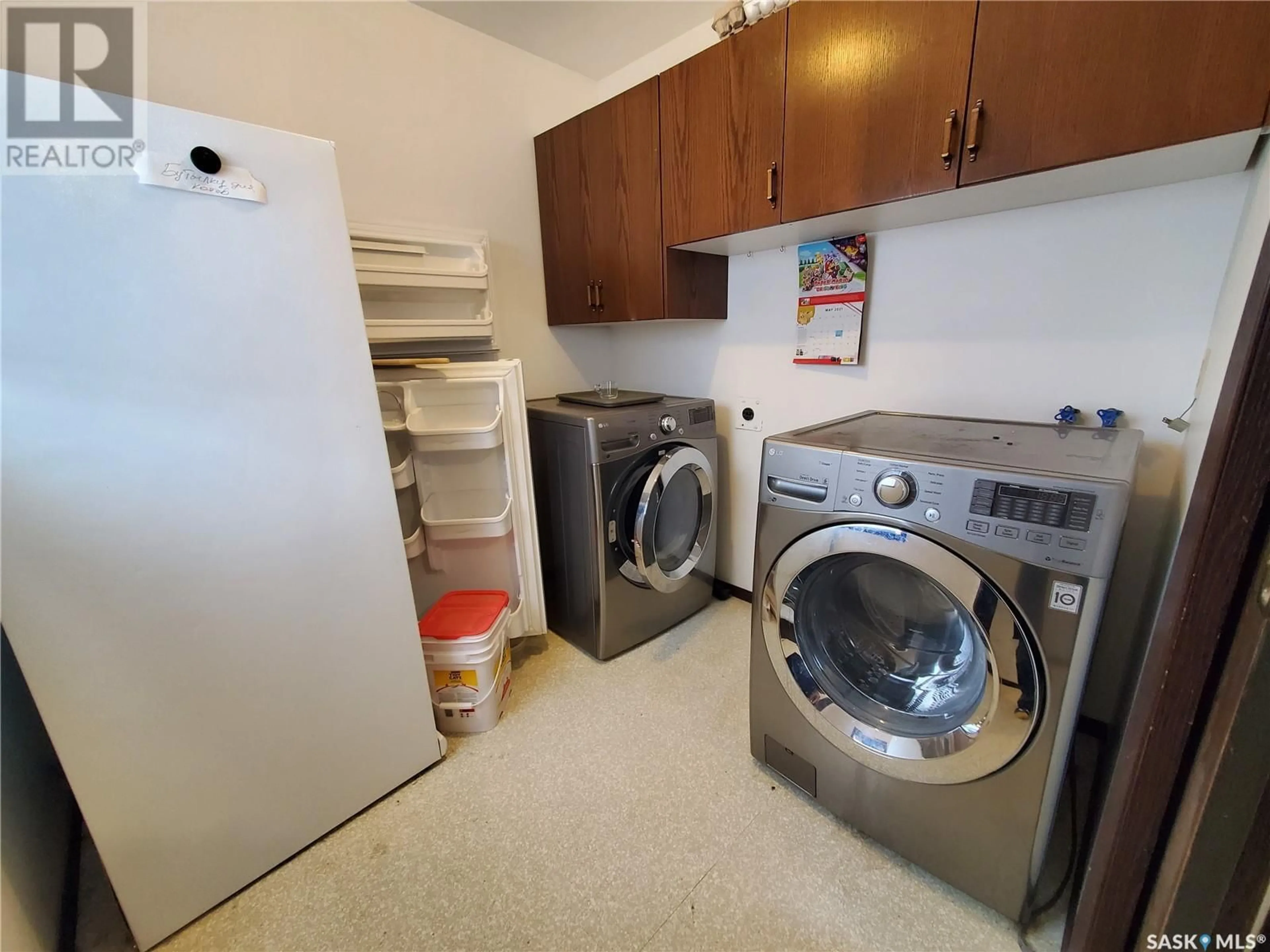 Laundry room for 304 Brownlee STREET, Herbert Saskatchewan S0H2A0