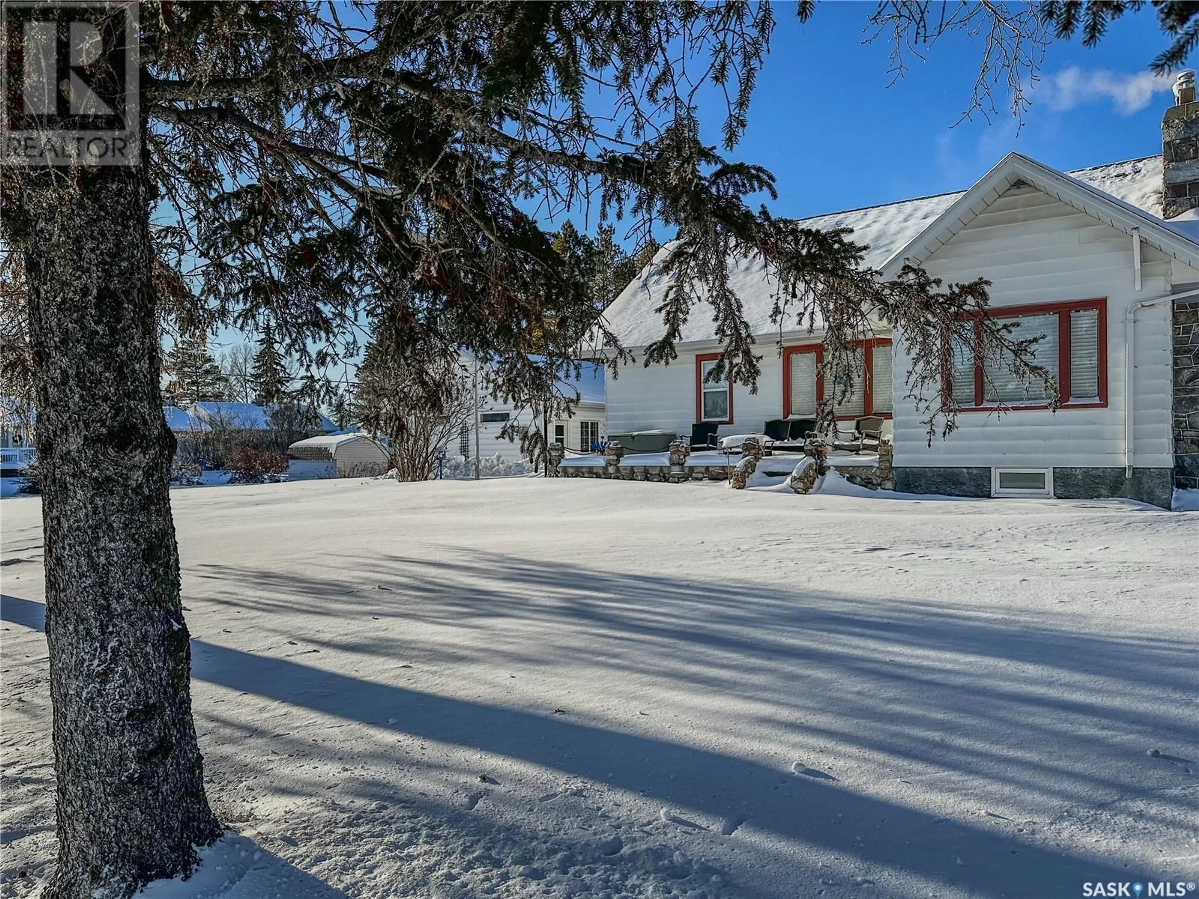 A pic from outside/outdoor area/front of a property/back of a property/a pic from drone, street for 119 Wells AVENUE E, Langenburg Saskatchewan S0A2A0