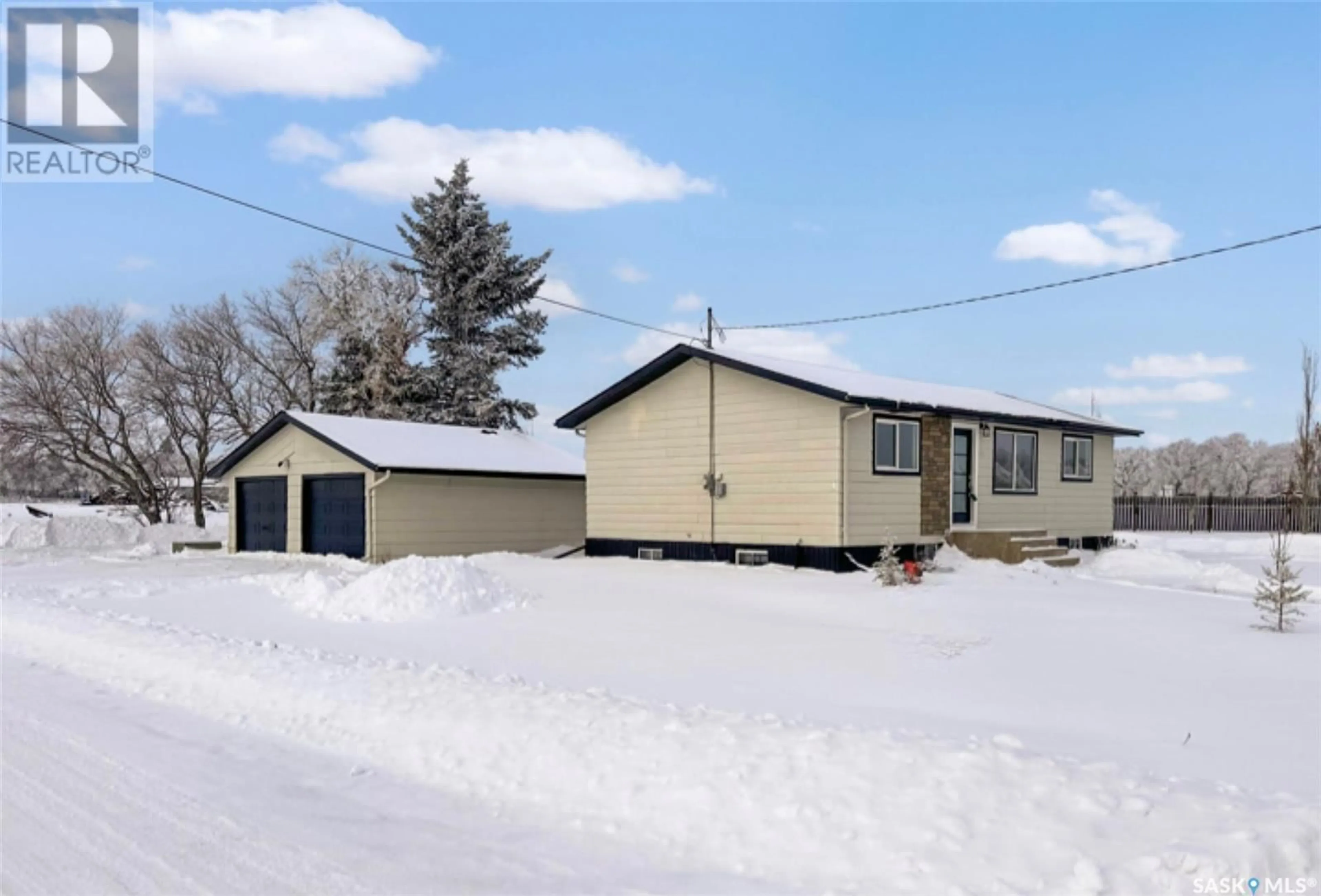 Home with vinyl exterior material, street for 398 Okanese AVENUE S, Fort Qu'Appelle Saskatchewan S0G1S0