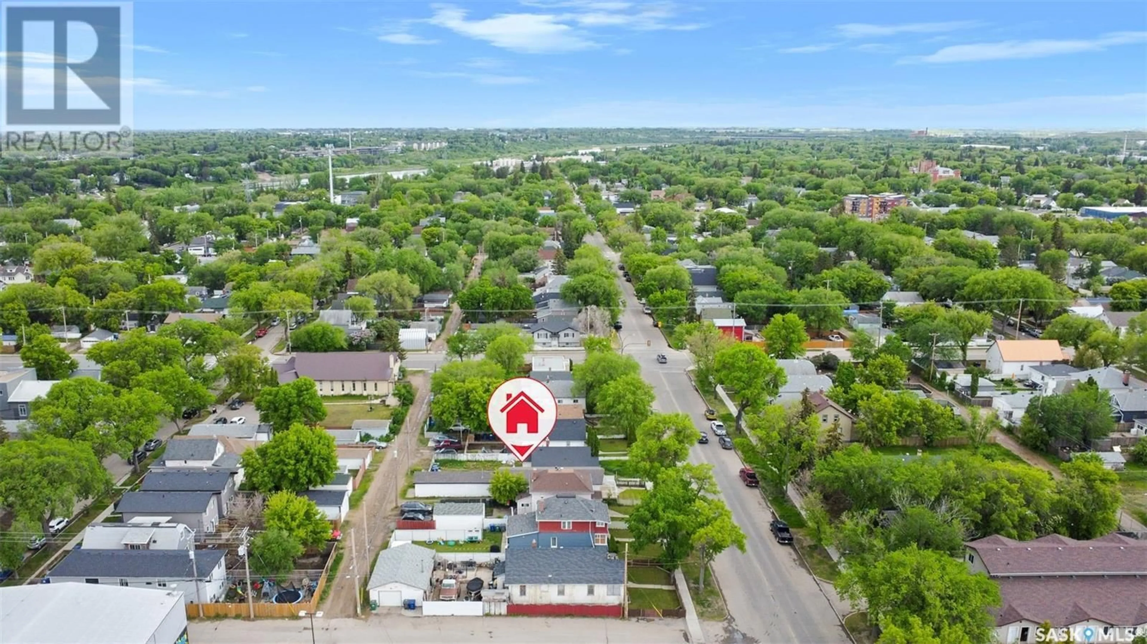 A pic from outside/outdoor area/front of a property/back of a property/a pic from drone, street for 320 H AVENUE S, Saskatoon Saskatchewan S7M1W3