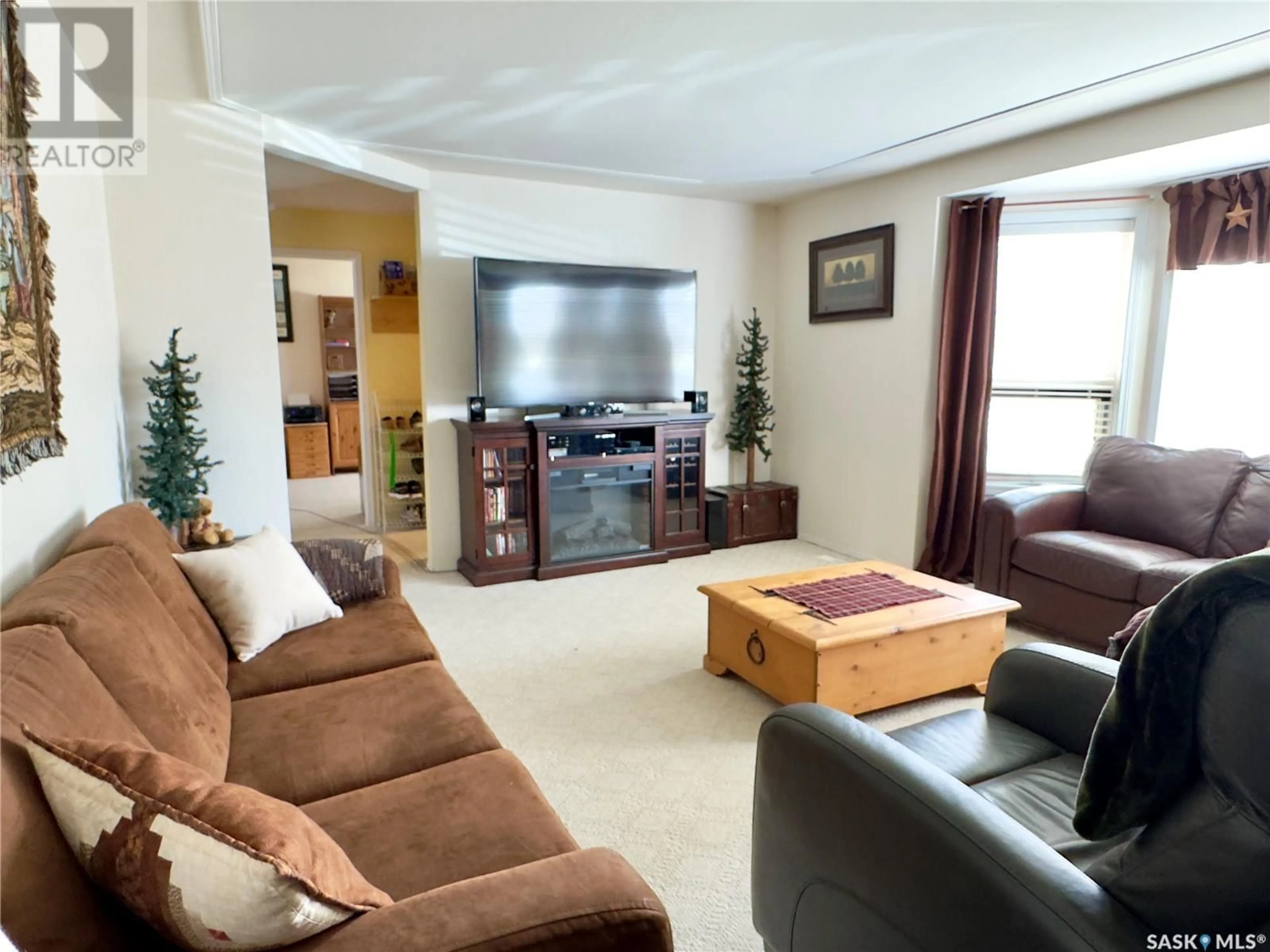 Living room with furniture, unknown for 118 CEDAR AVENUE, Eastend Saskatchewan S0N0T0