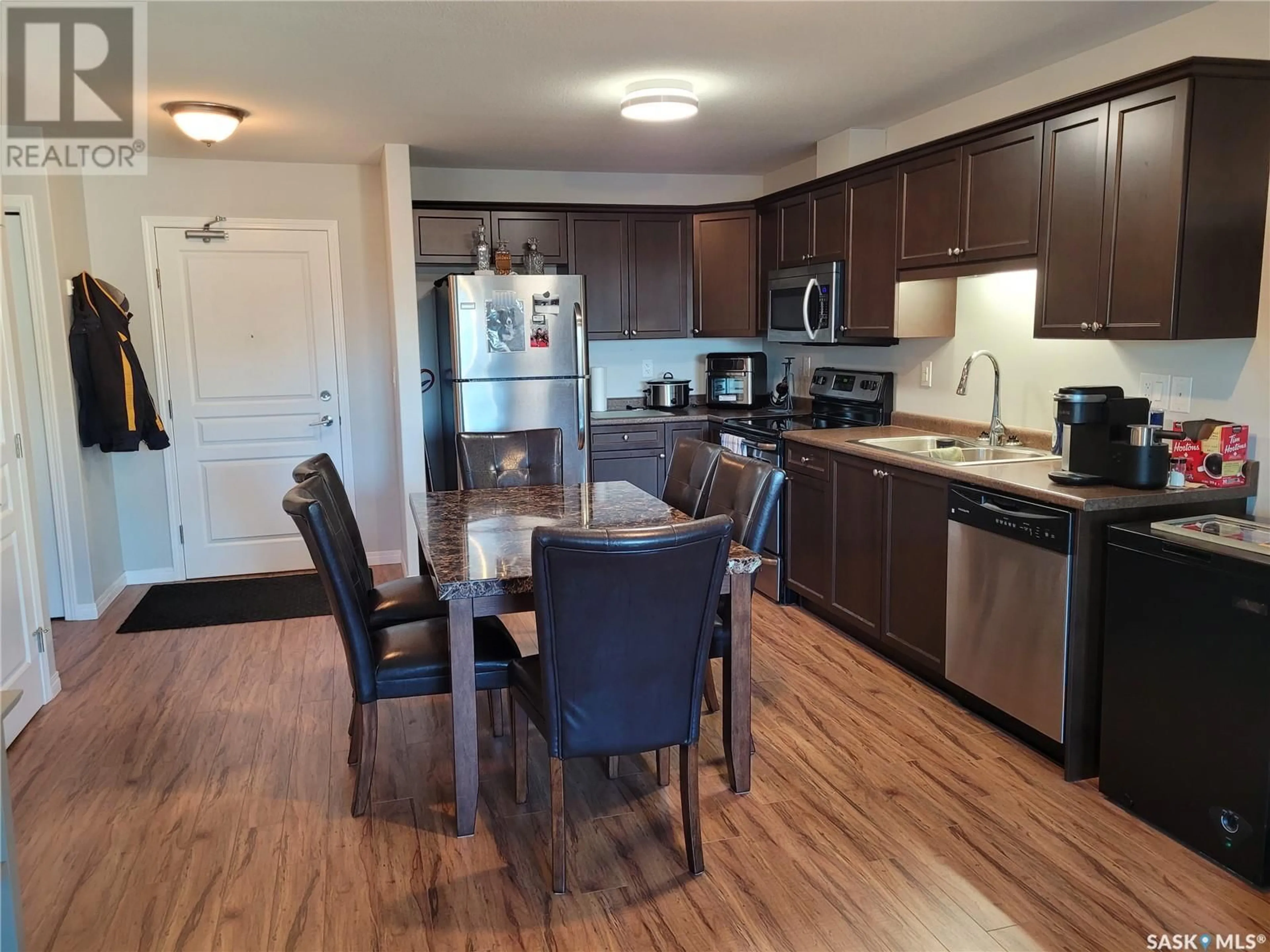 Standard kitchen, wood/laminate floor for 6303 112 Willis CRESCENT, Saskatoon Saskatchewan S7T0N3