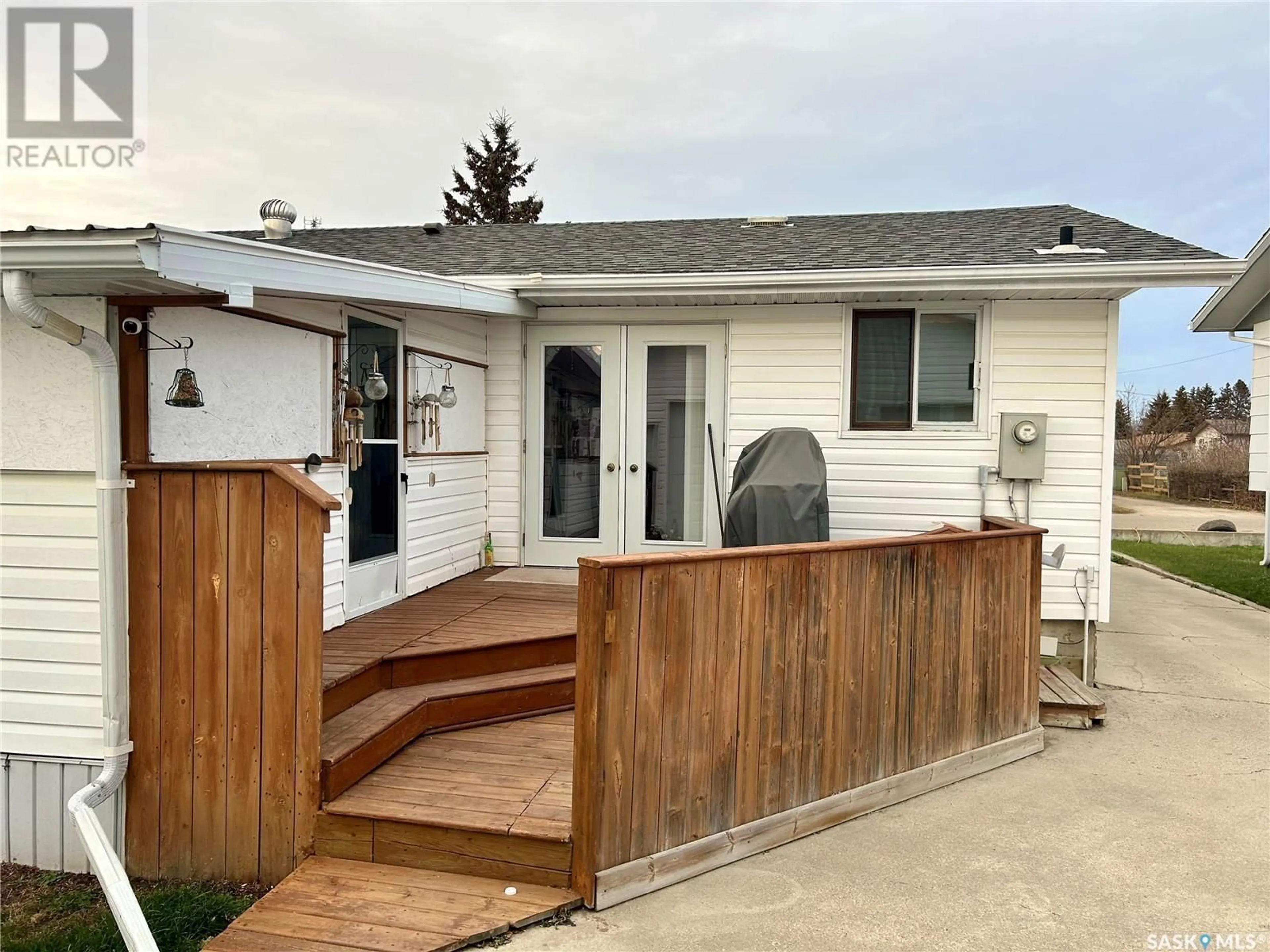 Home with vinyl exterior material, street for 715 6TH AVENUE, Hudson Bay Saskatchewan S0E0Y0