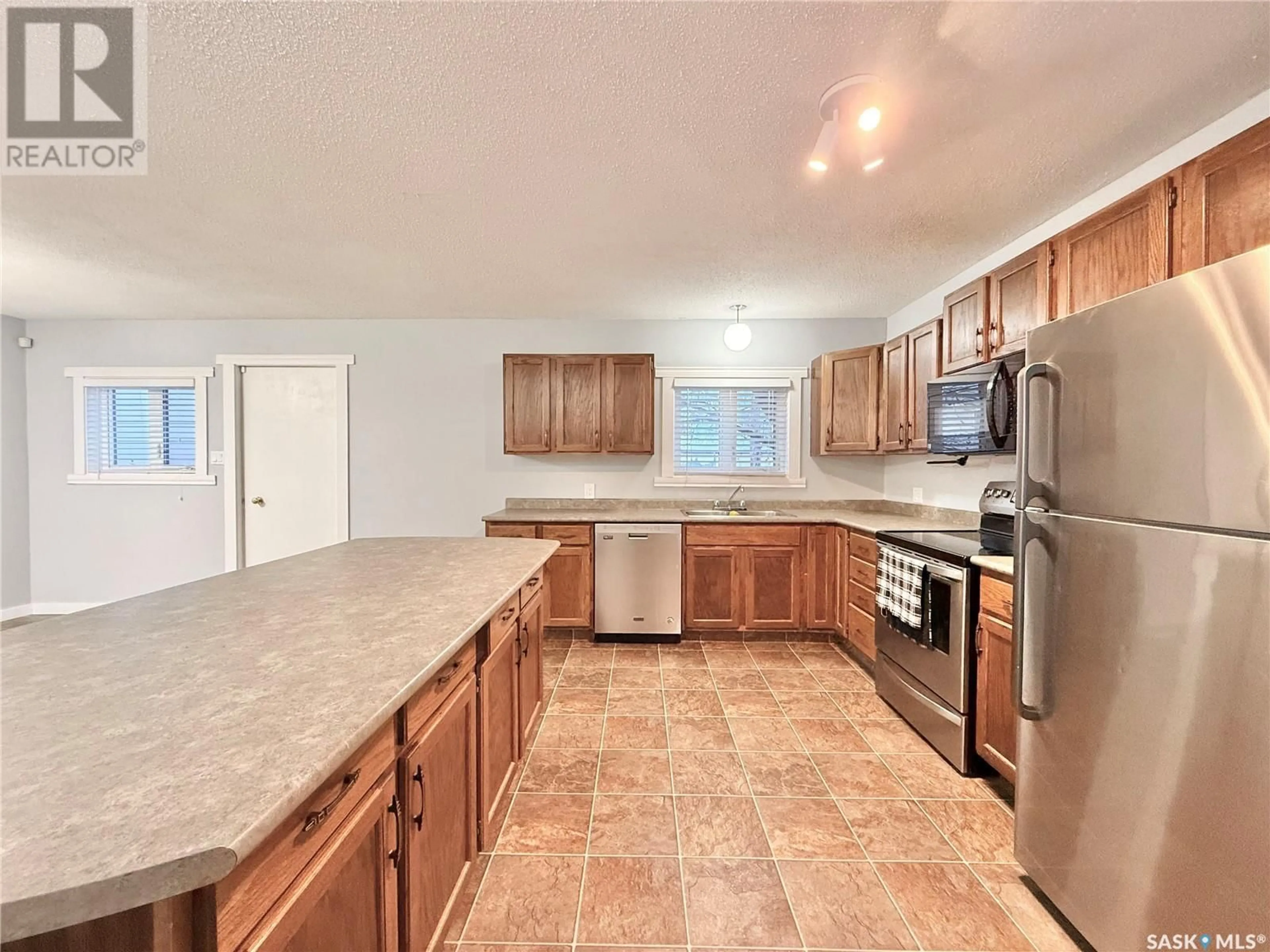 Open concept kitchen, ceramic/tile floor for 203 Cross STREET N, Outlook Saskatchewan S0L2N0