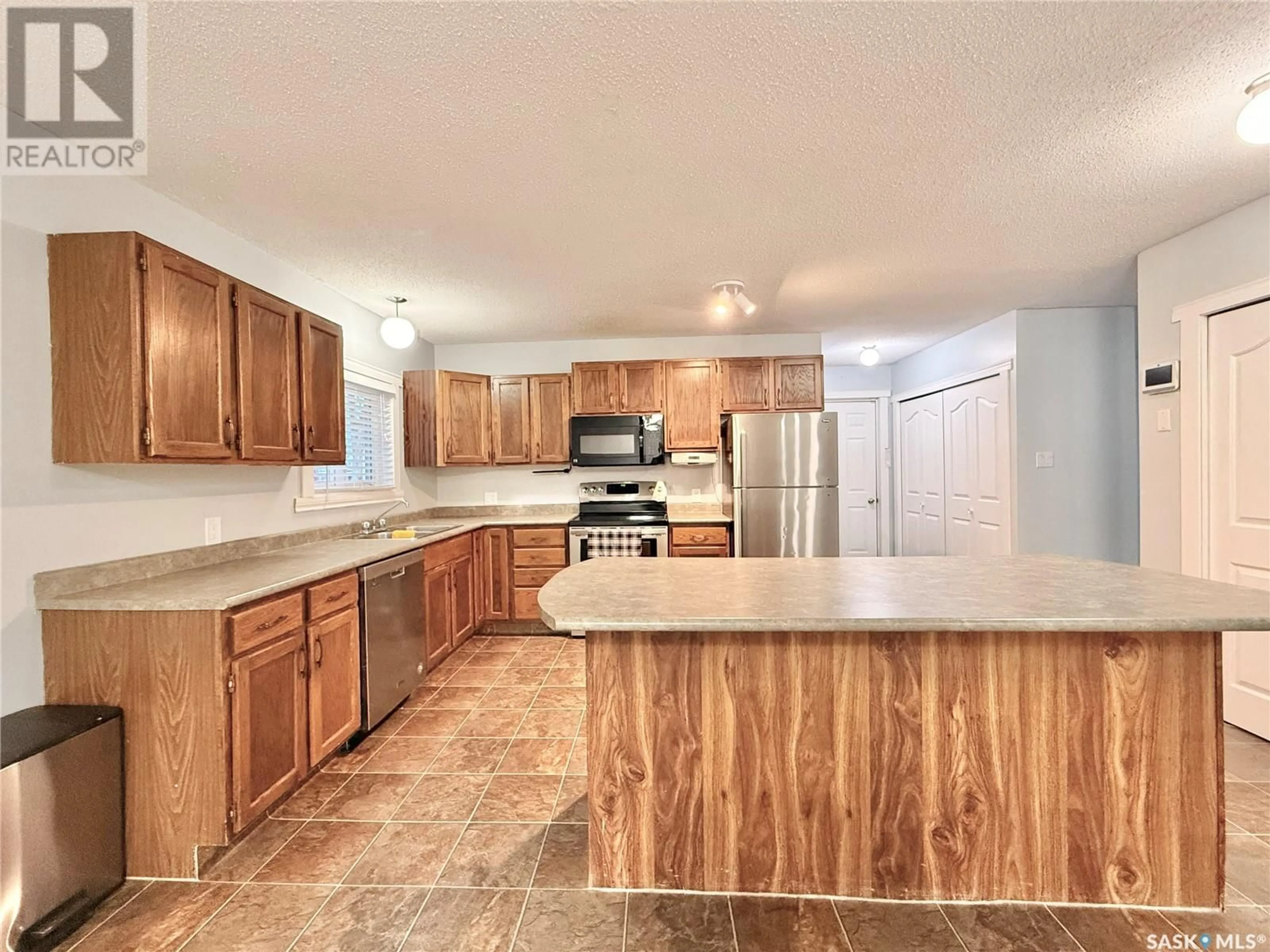 Open concept kitchen, ceramic/tile floor for 203 Cross STREET N, Outlook Saskatchewan S0L2N0