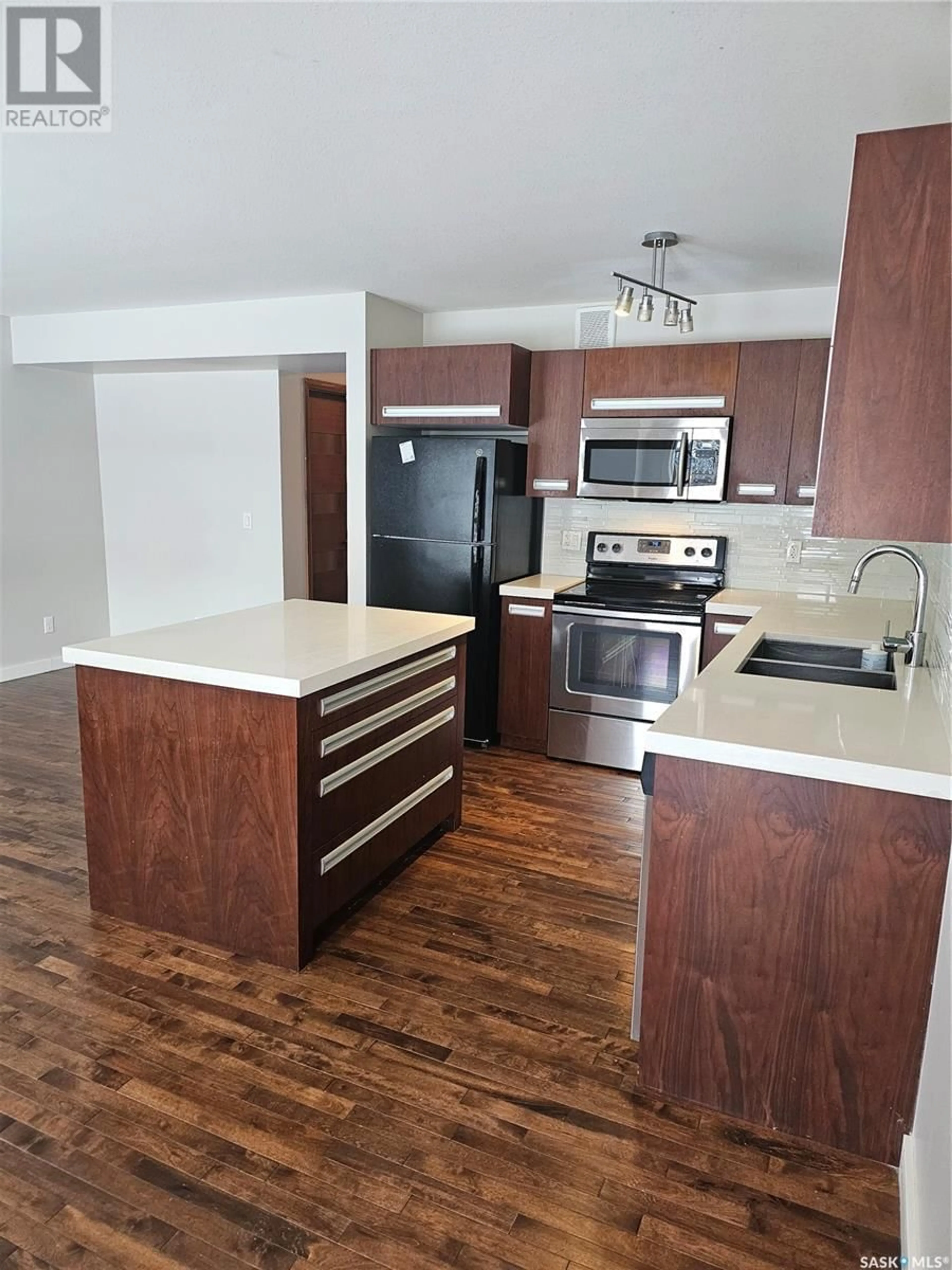 Open concept kitchen, wood/laminate floor for 408 1303 Paton CRESCENT, Saskatoon Saskatchewan S7W0B8