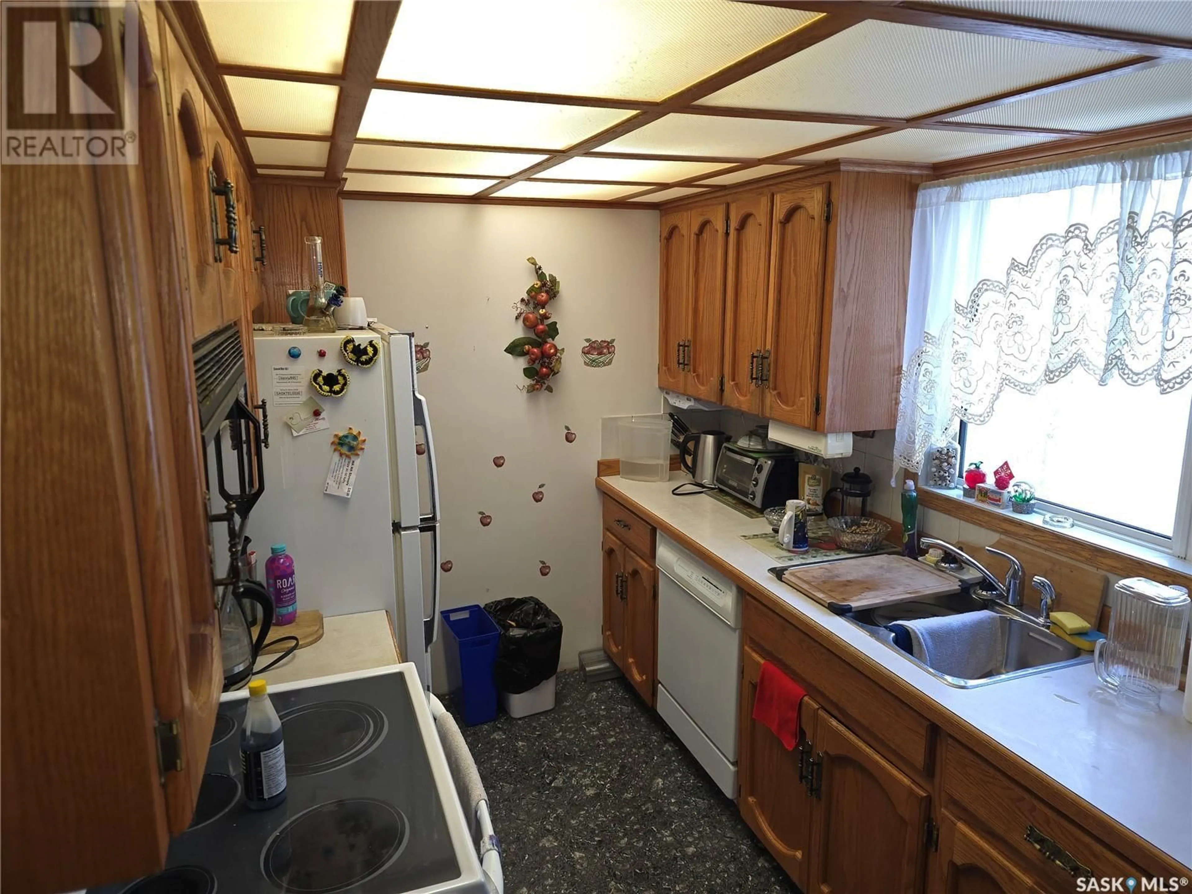 Standard kitchen, unknown for 845 Pasqua STREET, Regina Saskatchewan S4T4K7