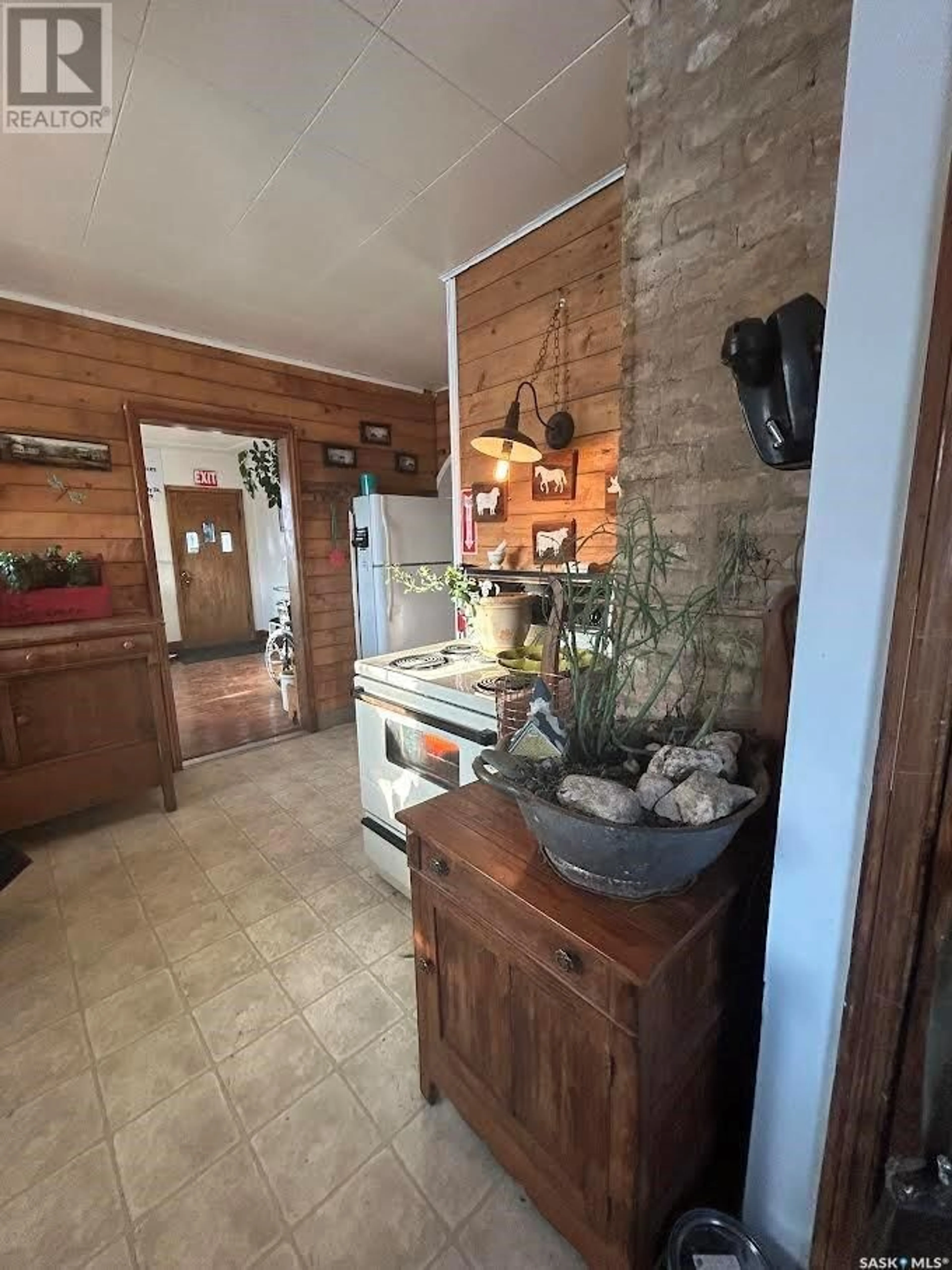 Rustic kitchen, ceramic/tile floor for 207 Katz STREET, Pelly Saskatchewan S0A2Z0