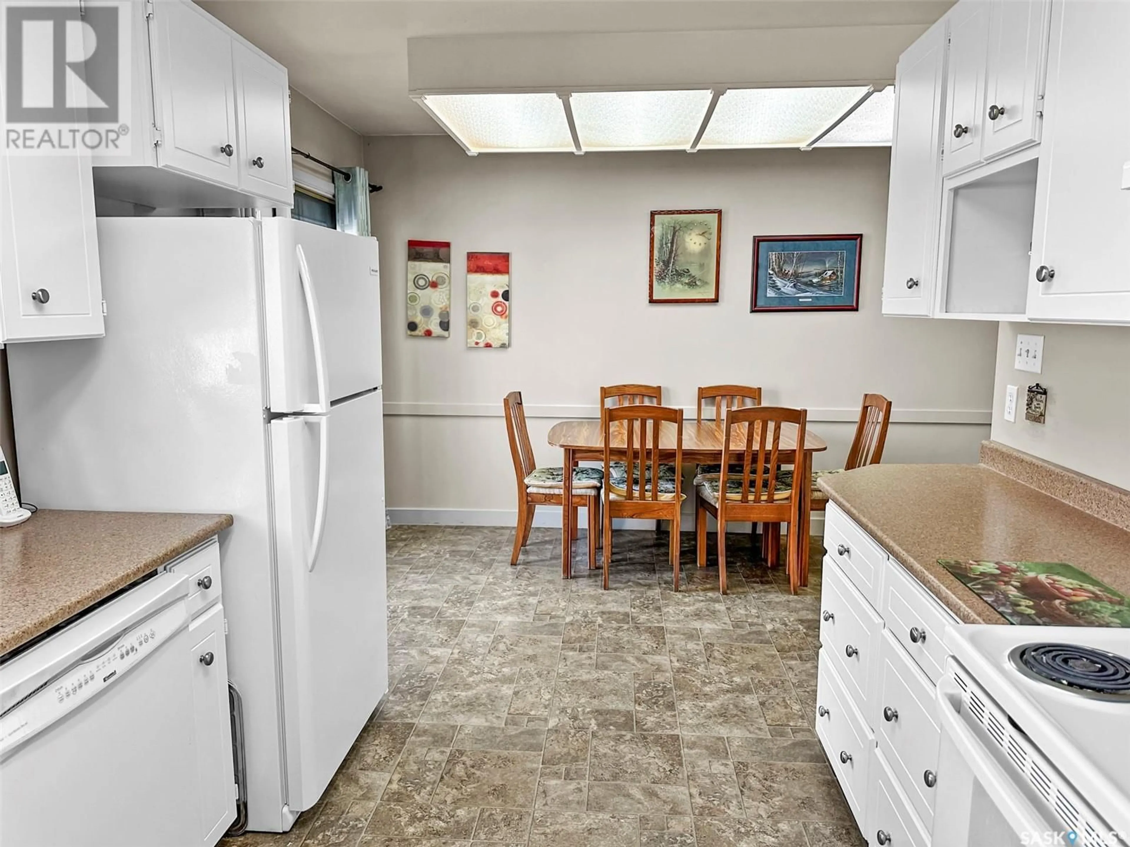 Standard kitchen, ceramic/tile floor for 511 3rd AVENUE NE, Swift Current Saskatchewan S9H2H3