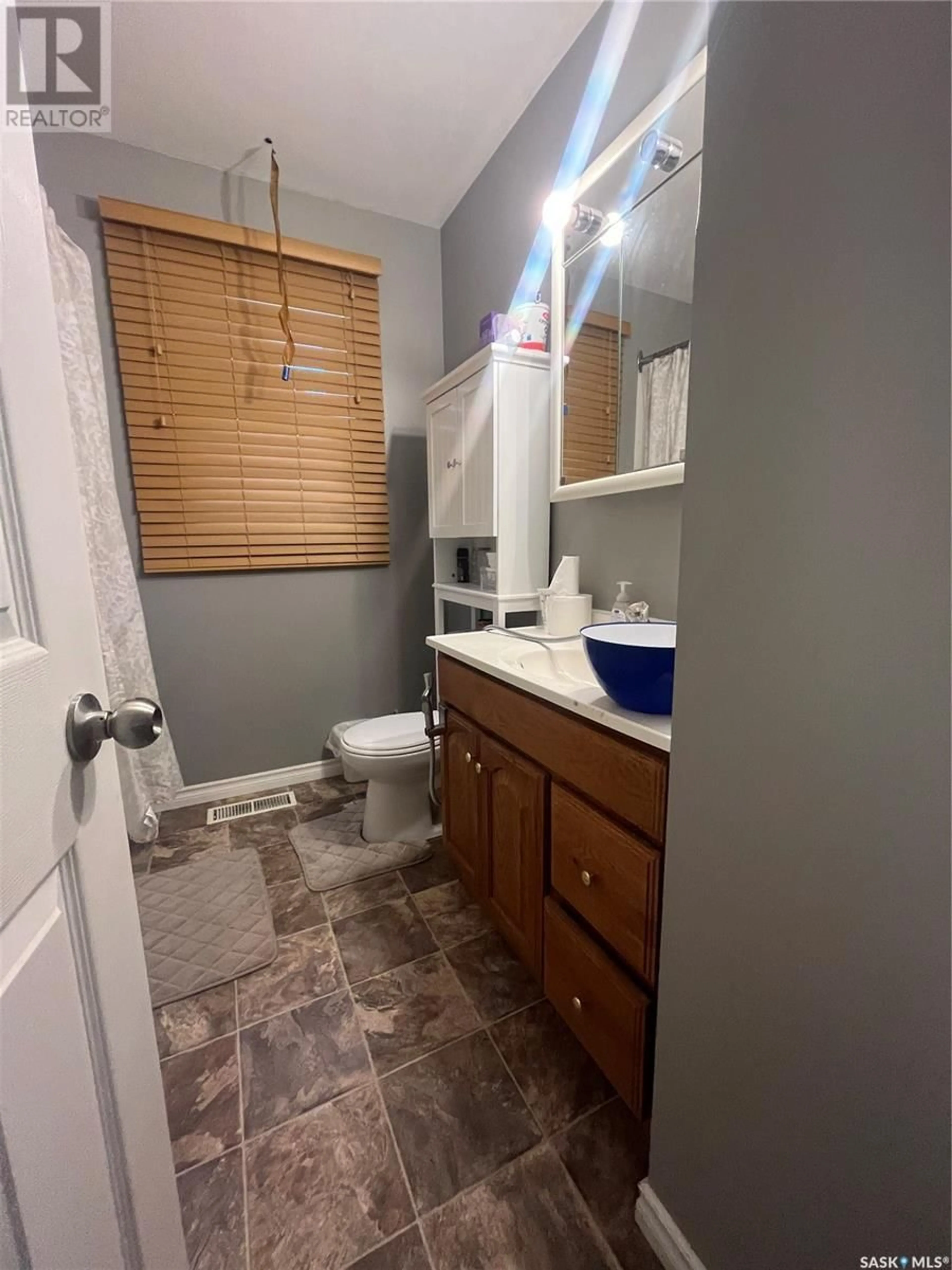 Standard bathroom, unknown for 300 1ST AVENUE, Gerald Saskatchewan S0G3N0