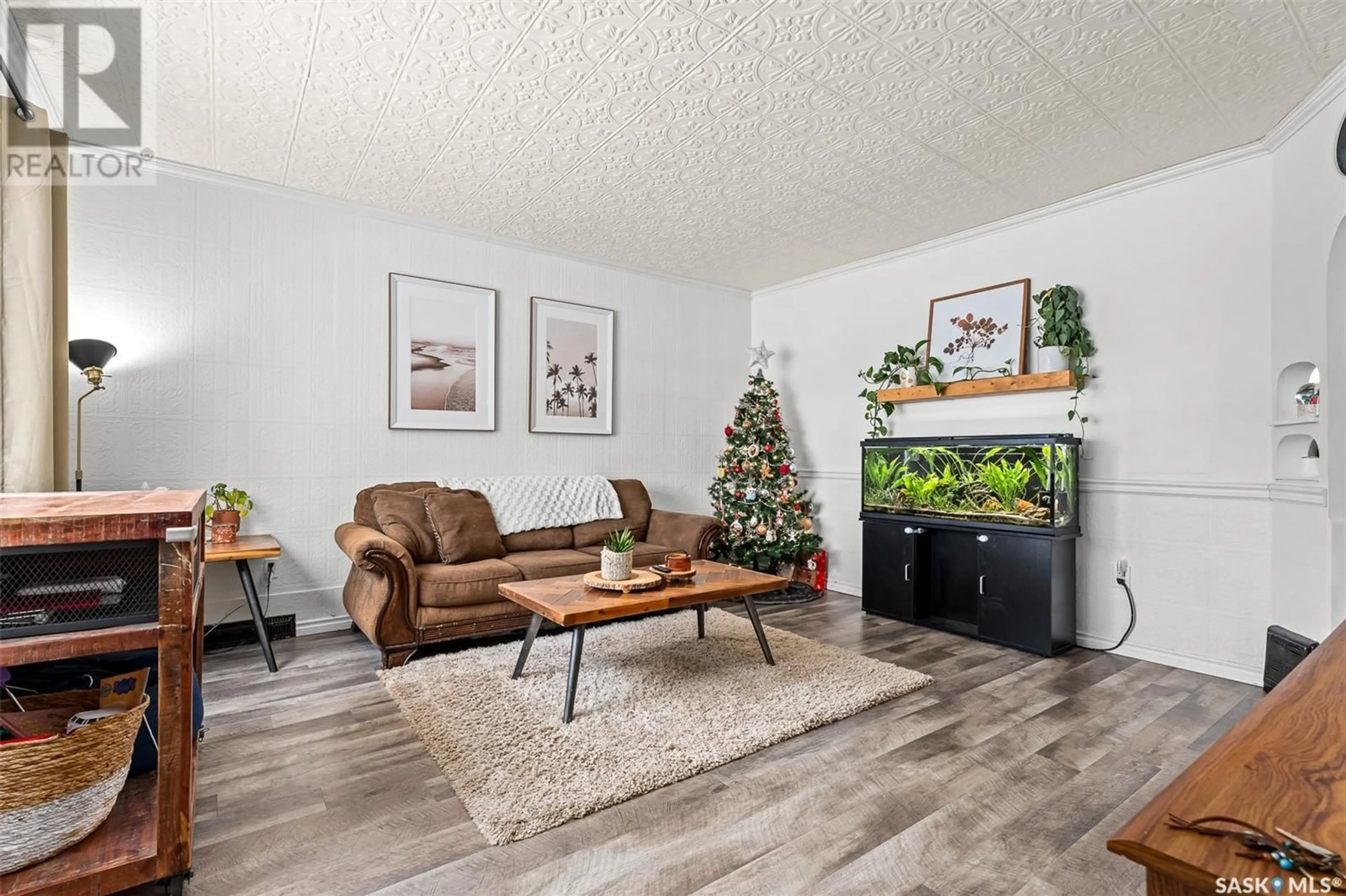 Living room with furniture, wood/laminate floor for 878 5th AVENUE NW, Moose Jaw Saskatchewan S6H3Y3